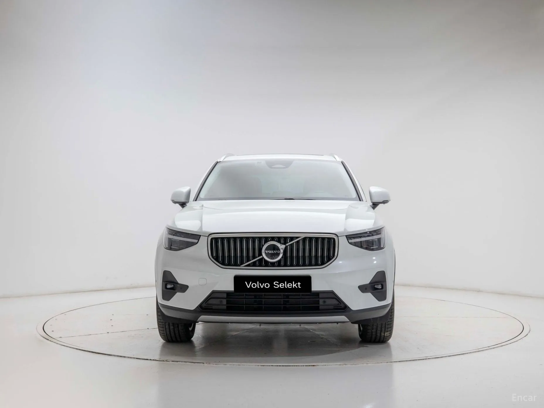 Volvo XC40 превью 3