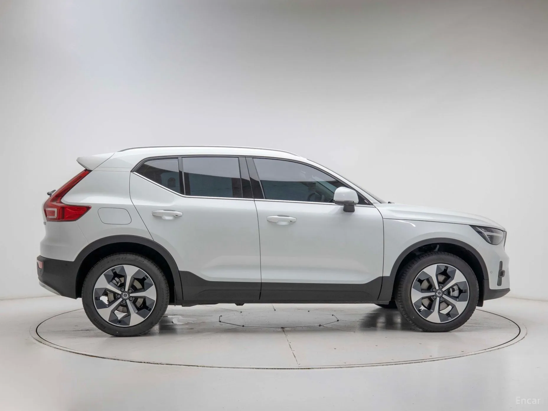 Volvo XC40 превью 4