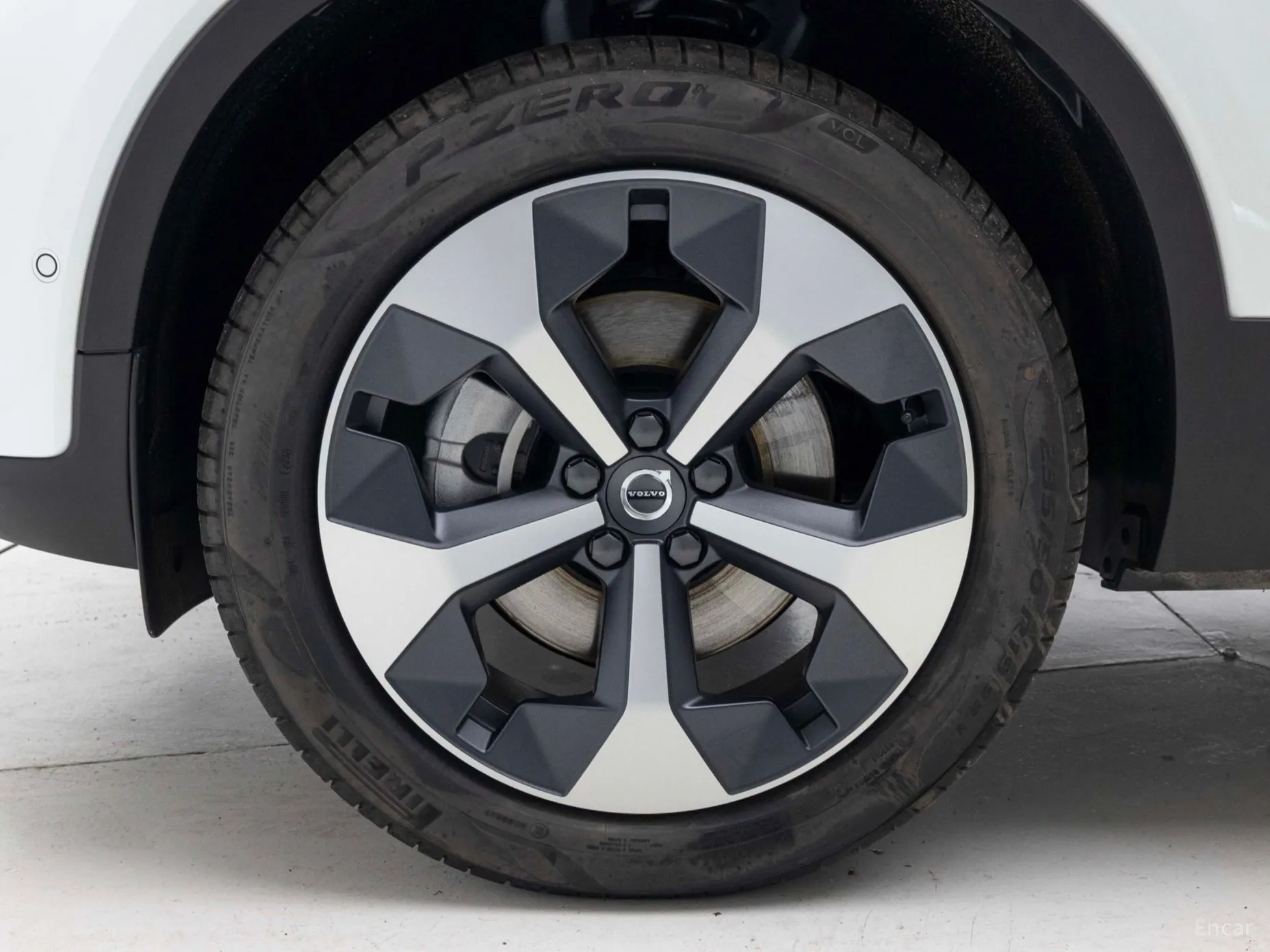 Volvo XC40 превью 5