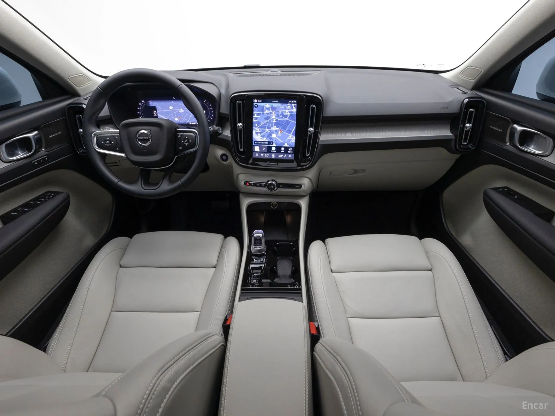 Volvo XC40 превью 7