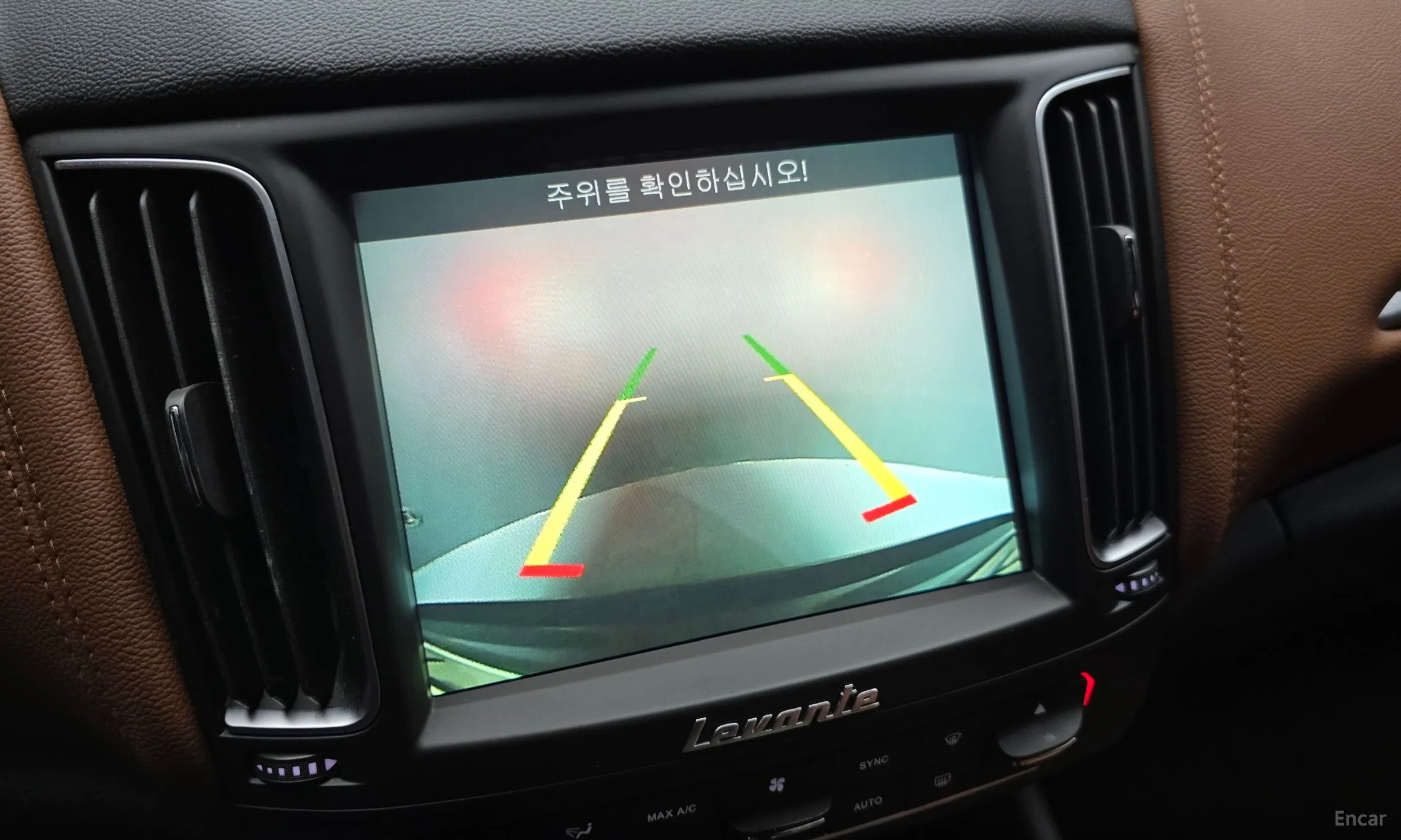 Maserati Levante превью 15