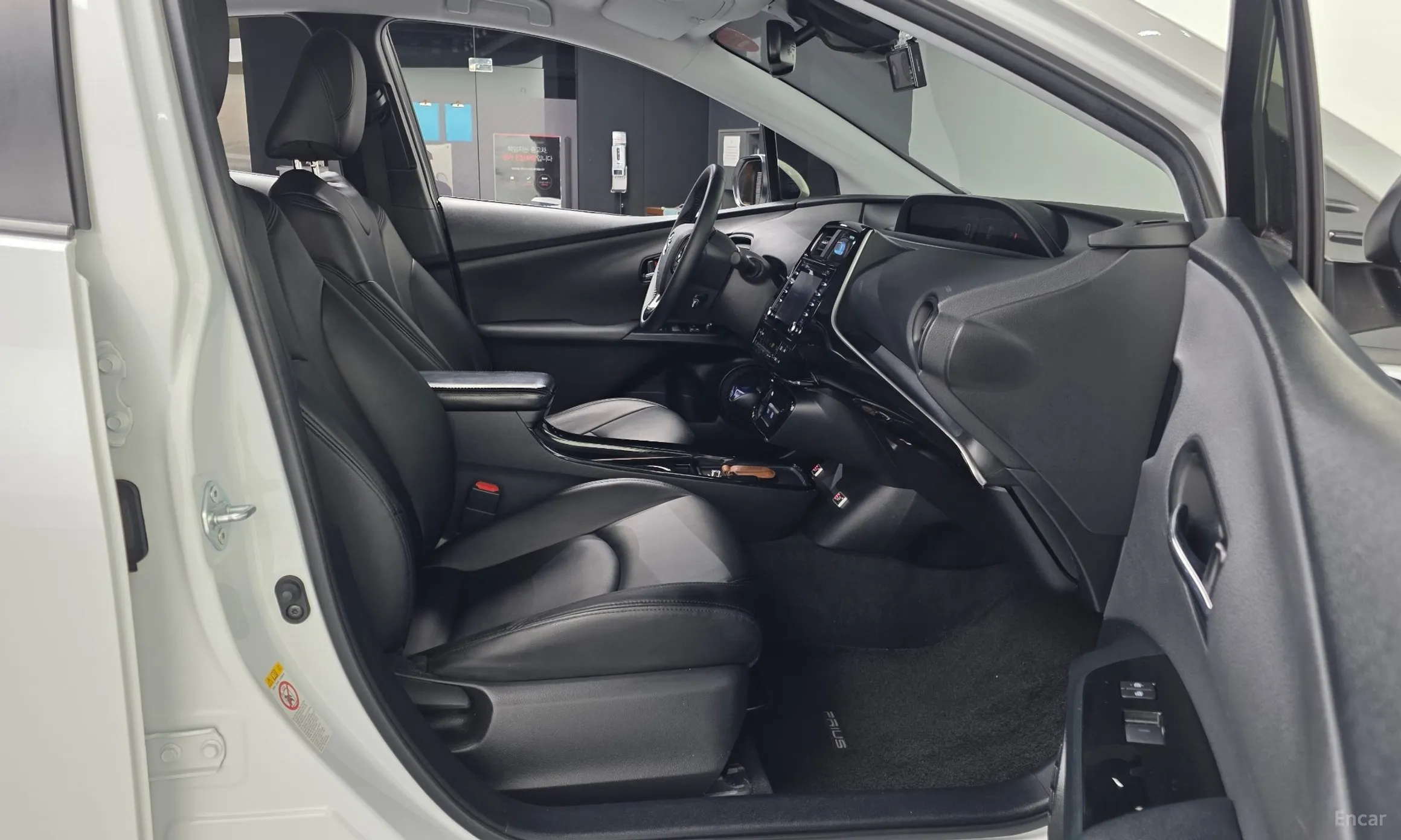 Toyota Prius 4th Generation превью 11