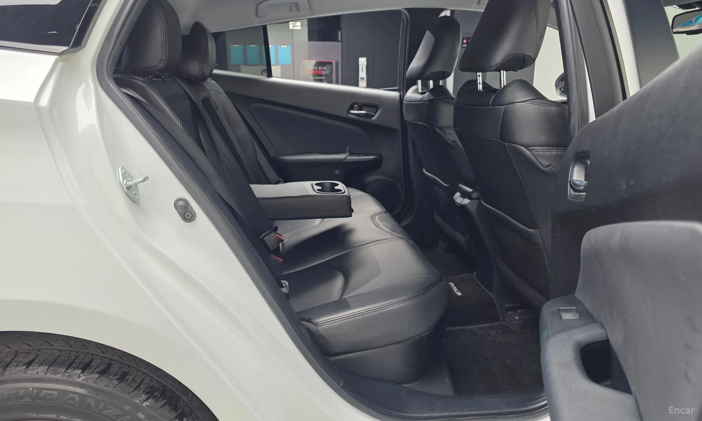 Toyota Prius 4th Generation превью 12