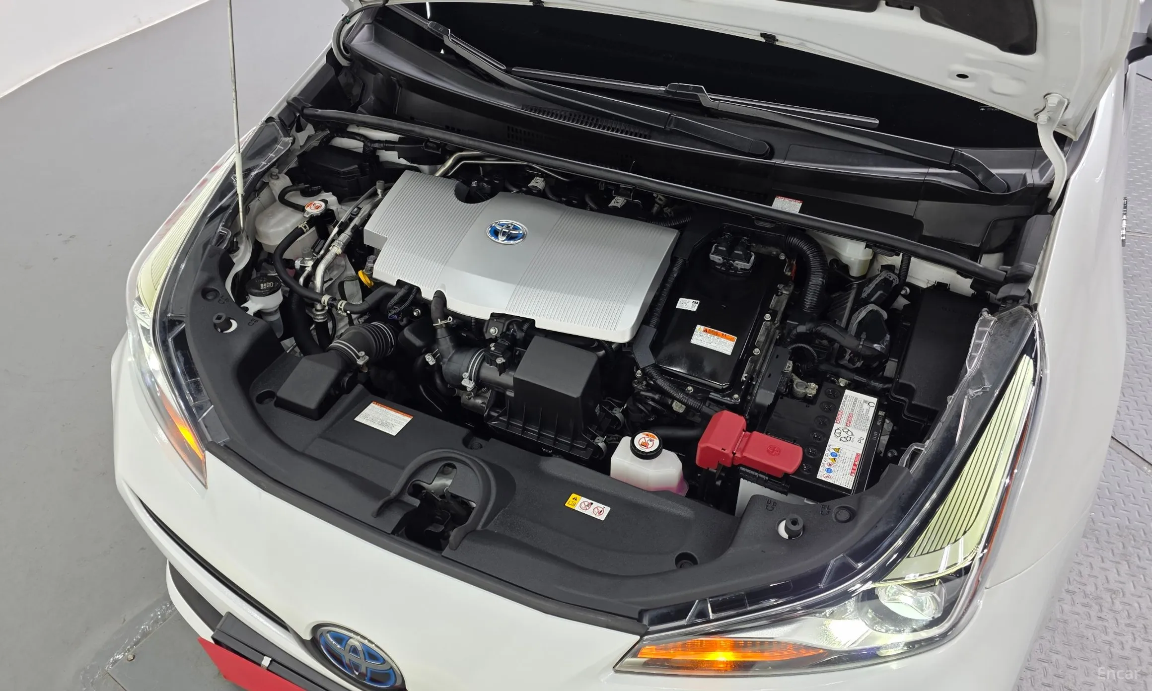 Toyota Prius 4th Generation превью 6