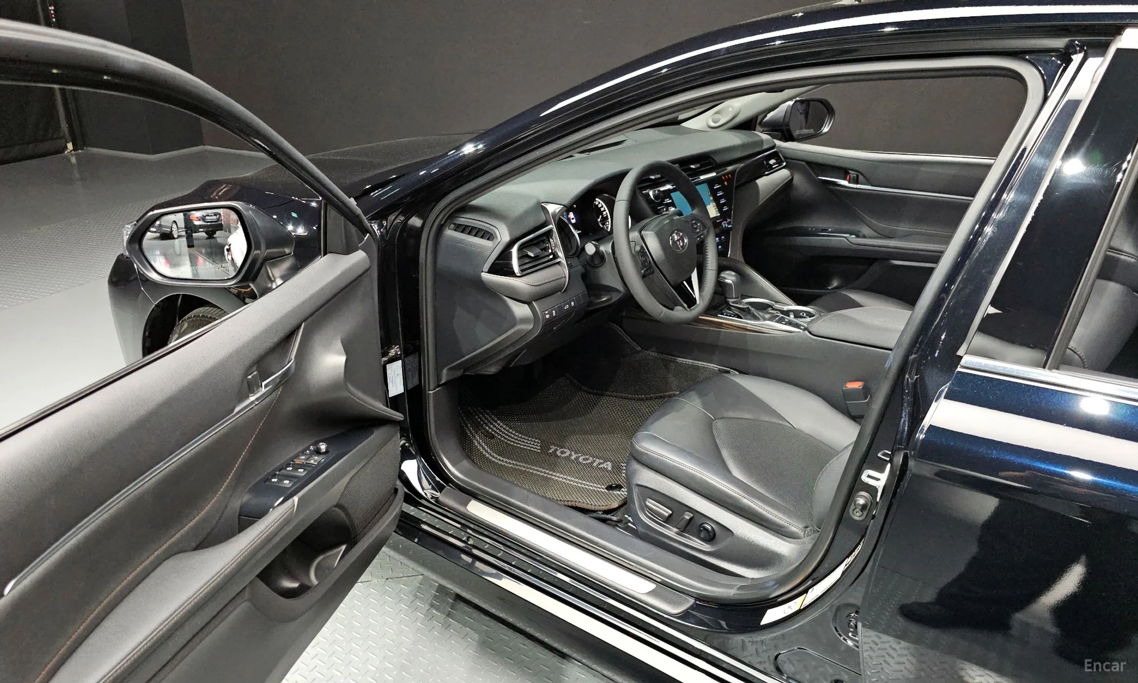 Toyota Camry (XV70) превью 10