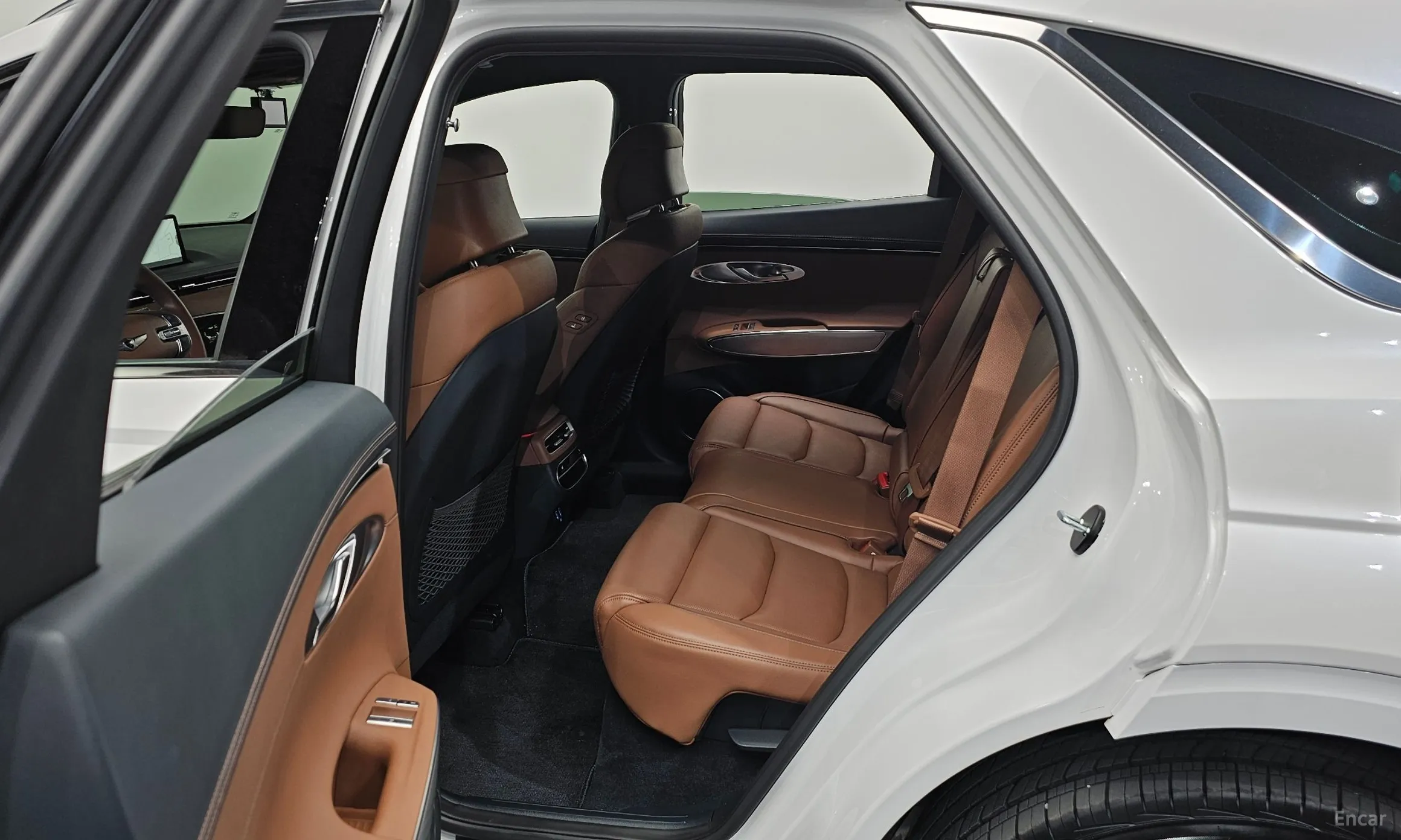 Genesis GV70 превью 12