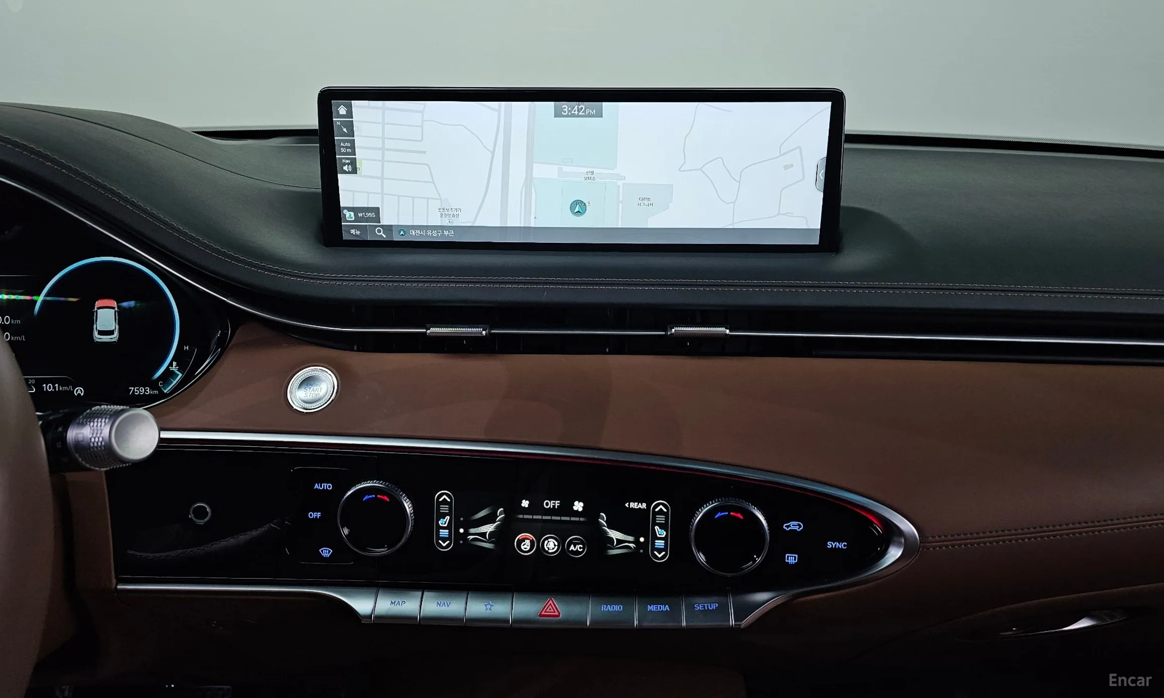 Genesis GV70 превью 13