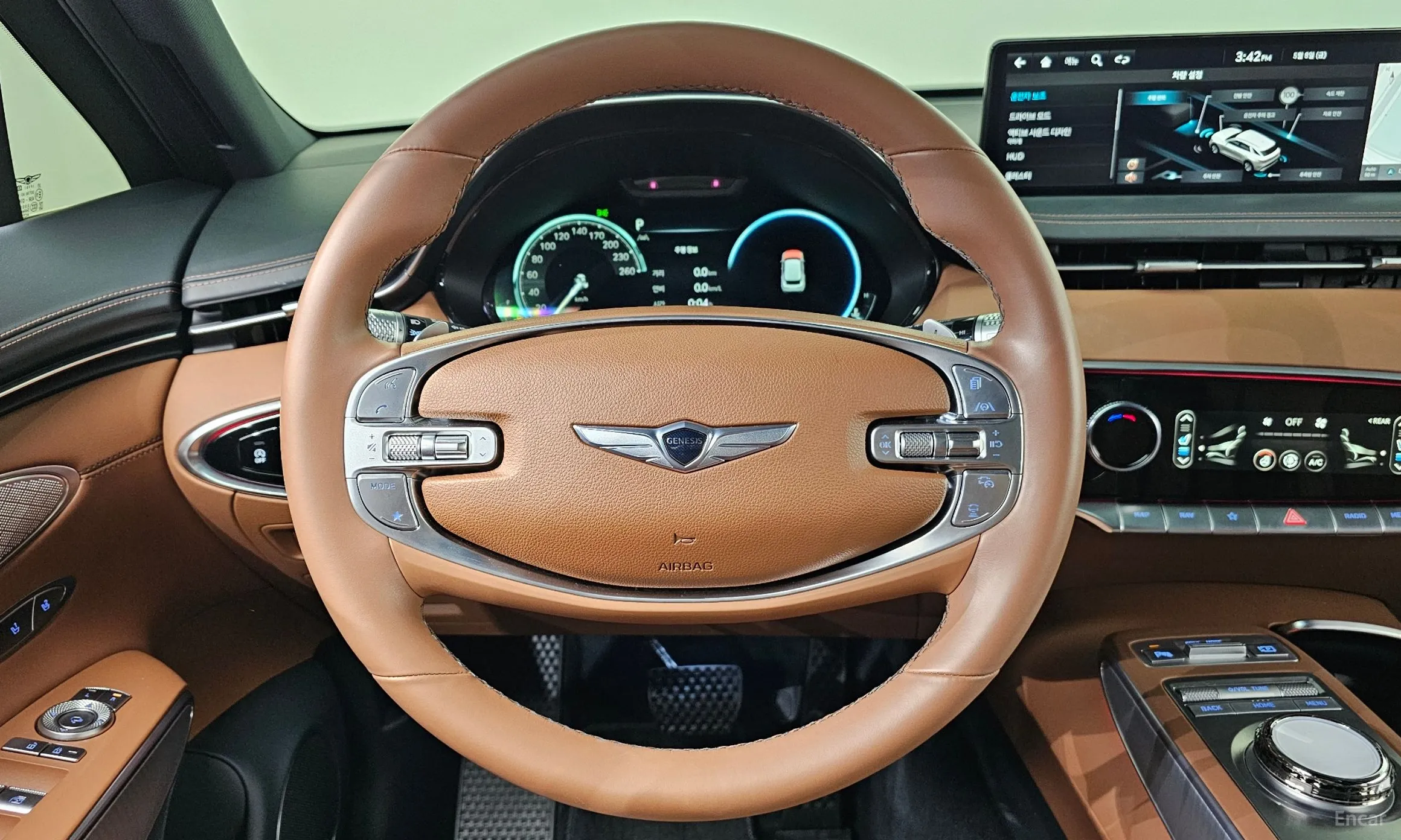 Genesis GV70 превью 14