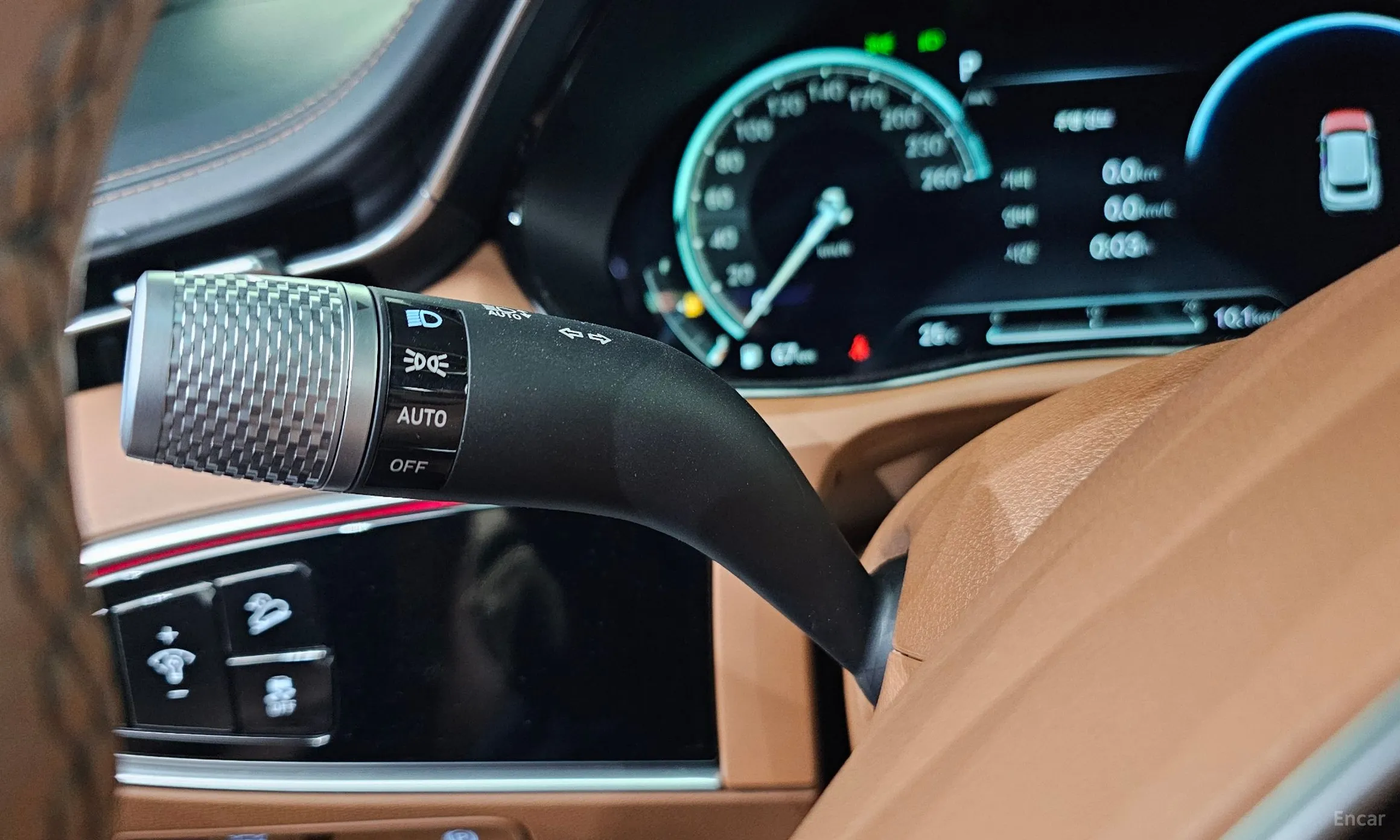 Genesis GV70 превью 19