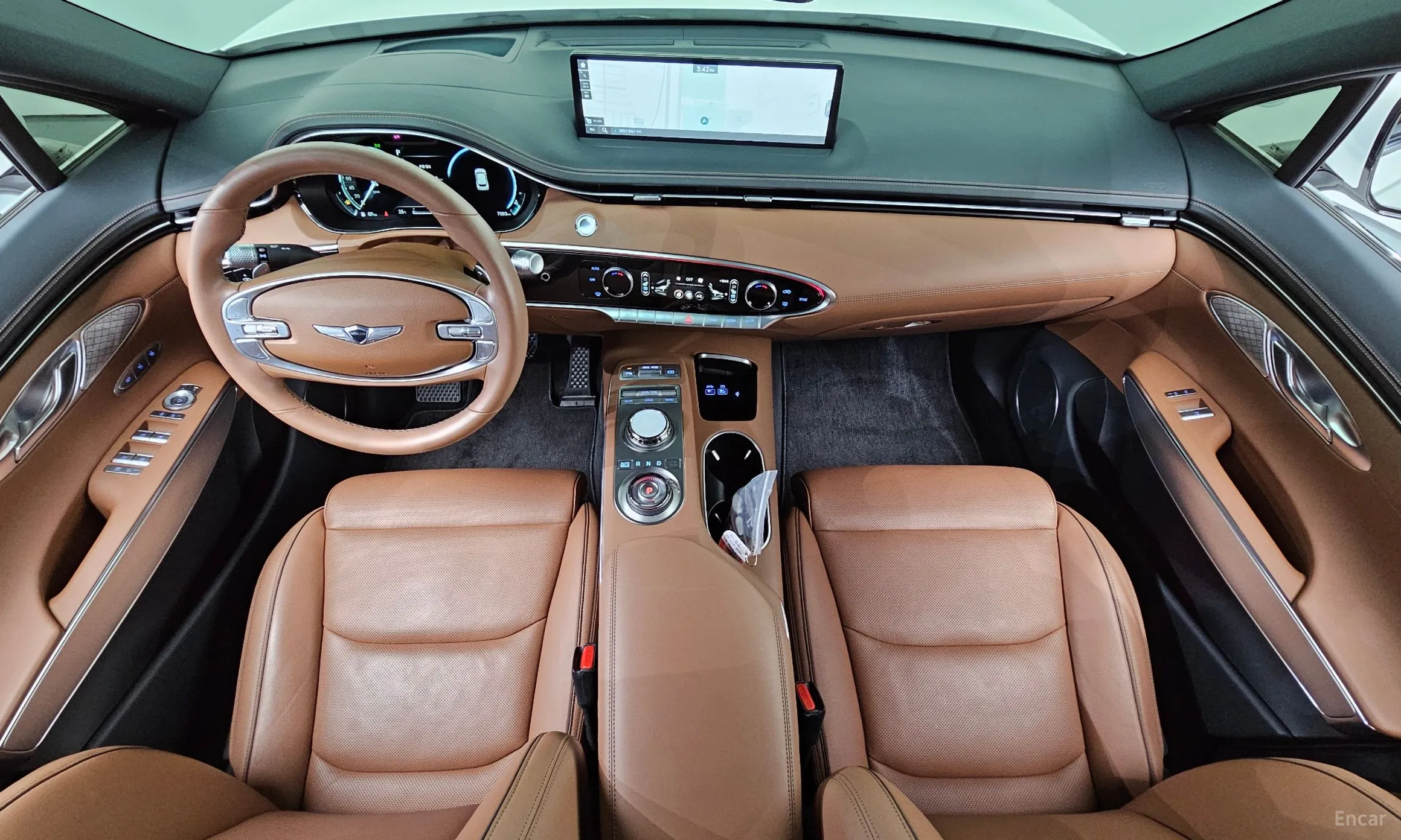 Genesis GV70 превью 7