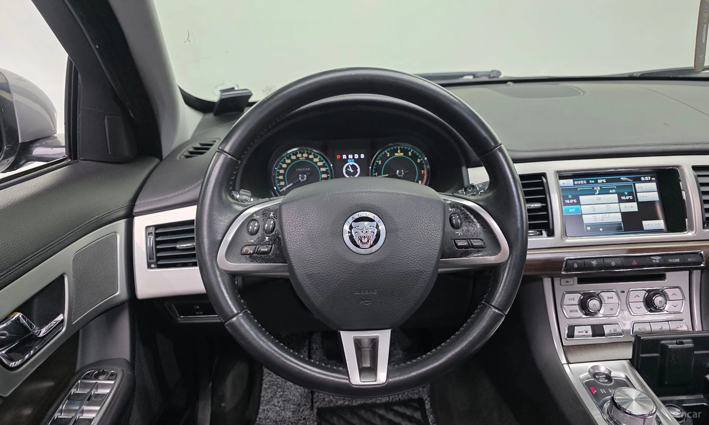 Jaguar New XF превью 15