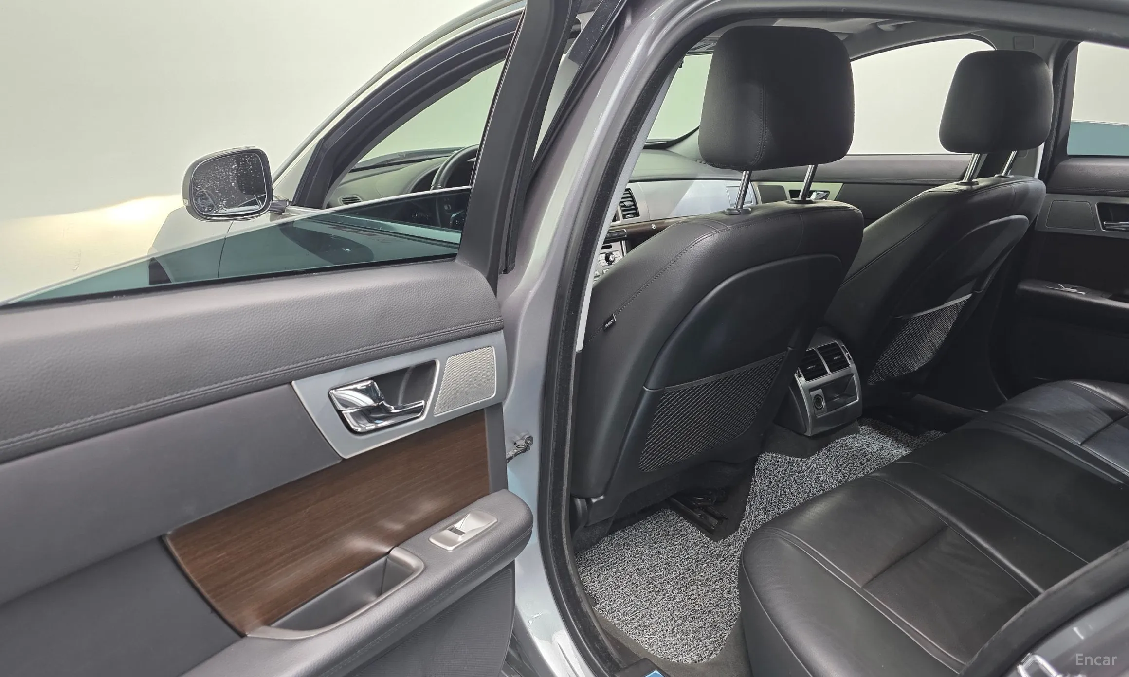 Jaguar New XF превью 19