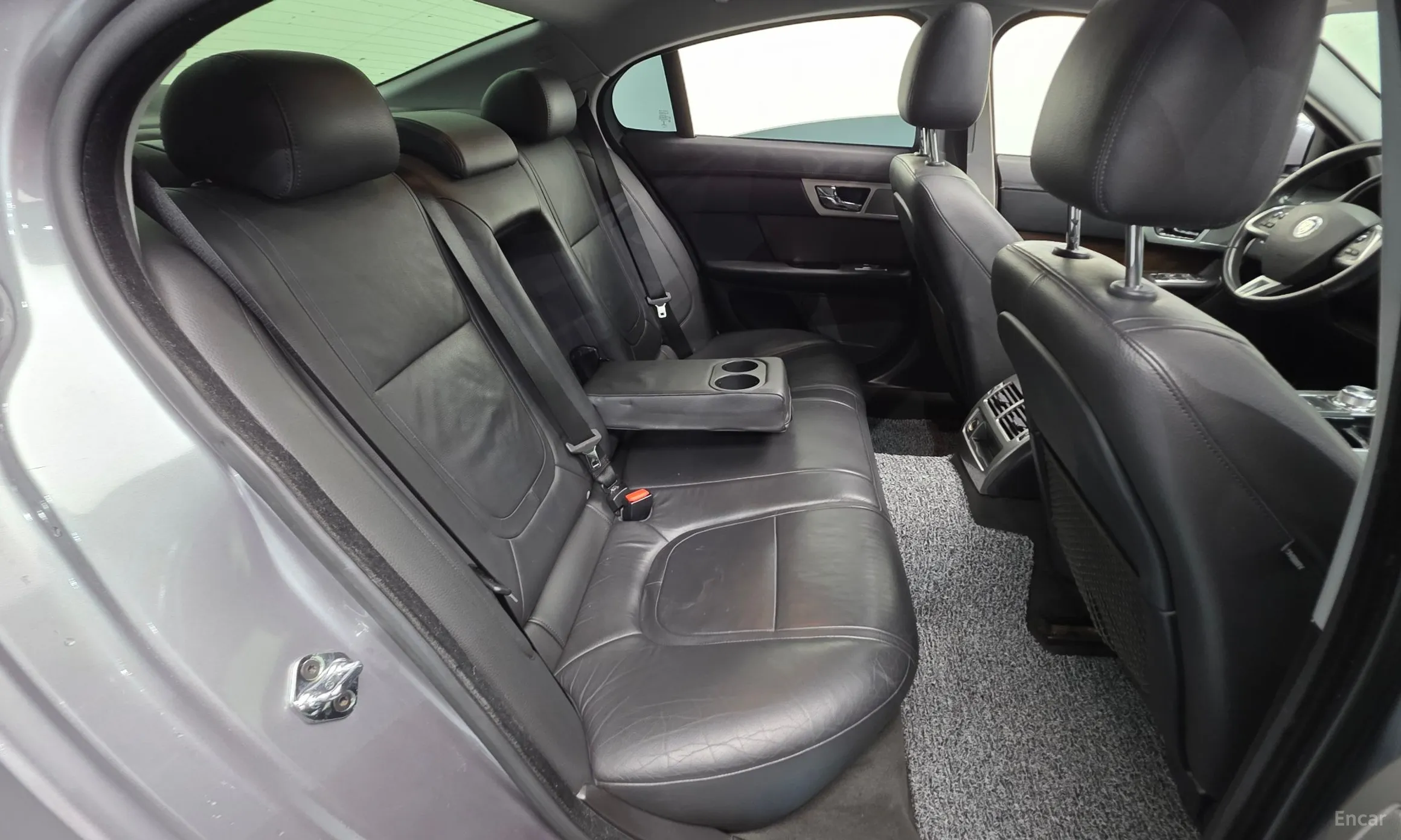 Jaguar New XF превью 20
