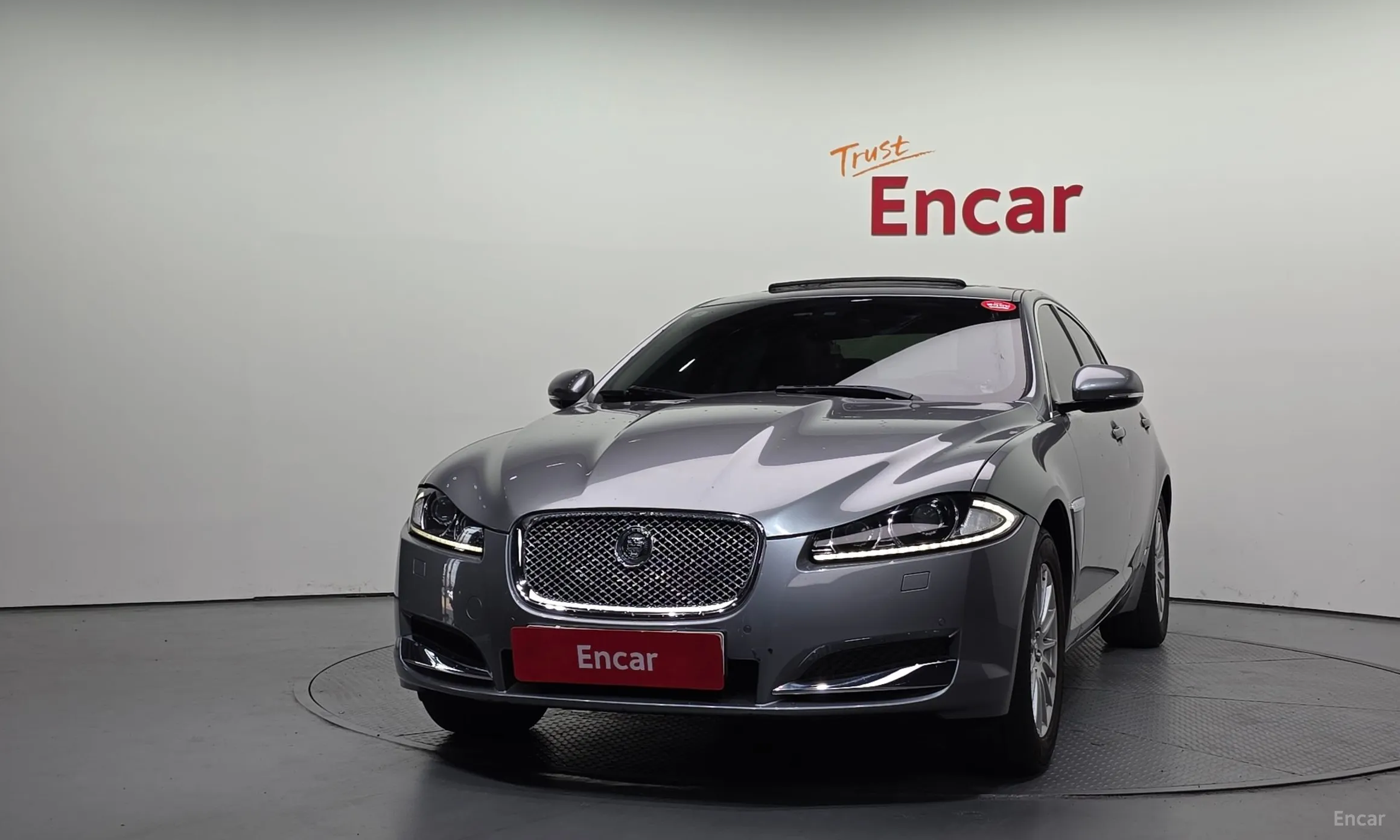 Jaguar New XF превью 3