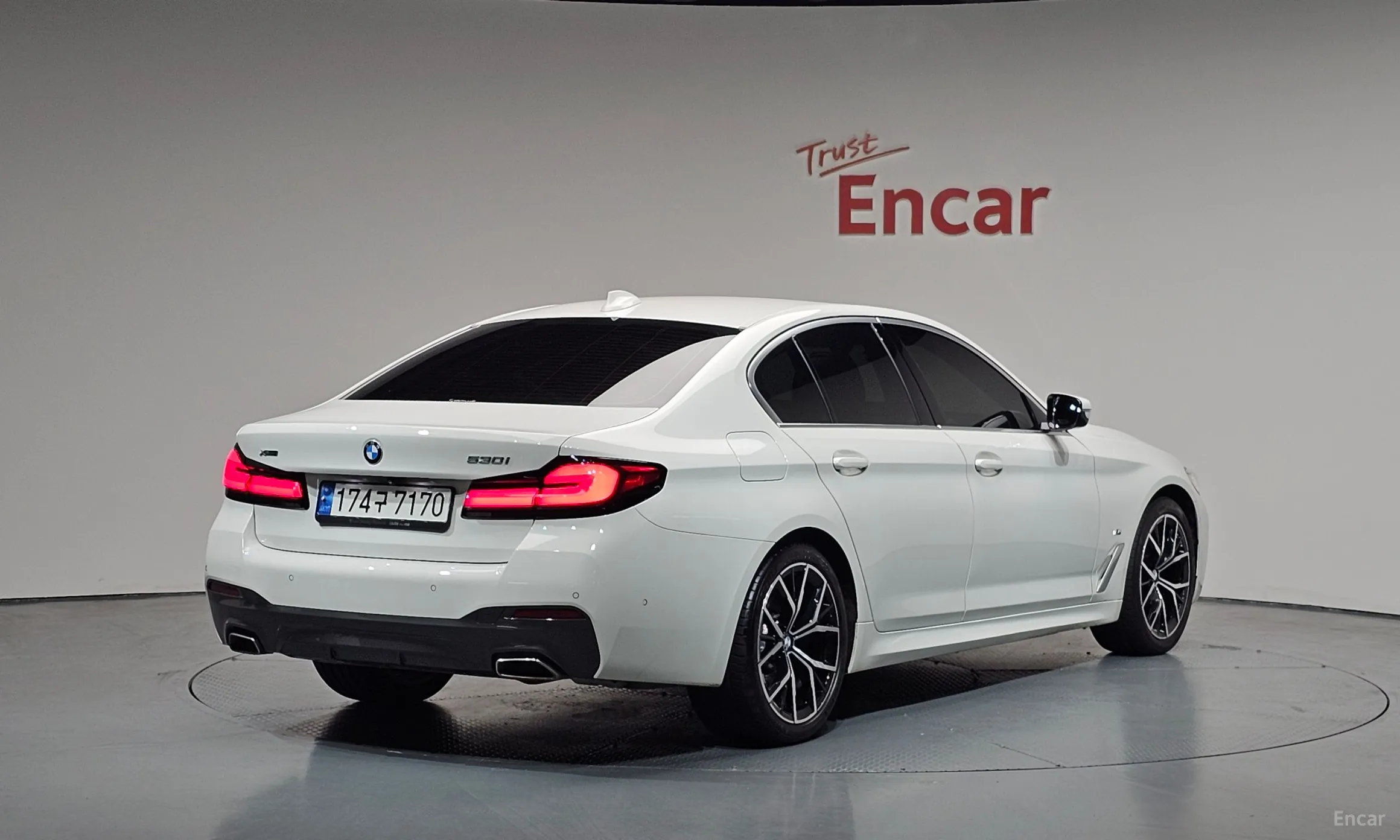 BMW 5 Series (G30) превью 2