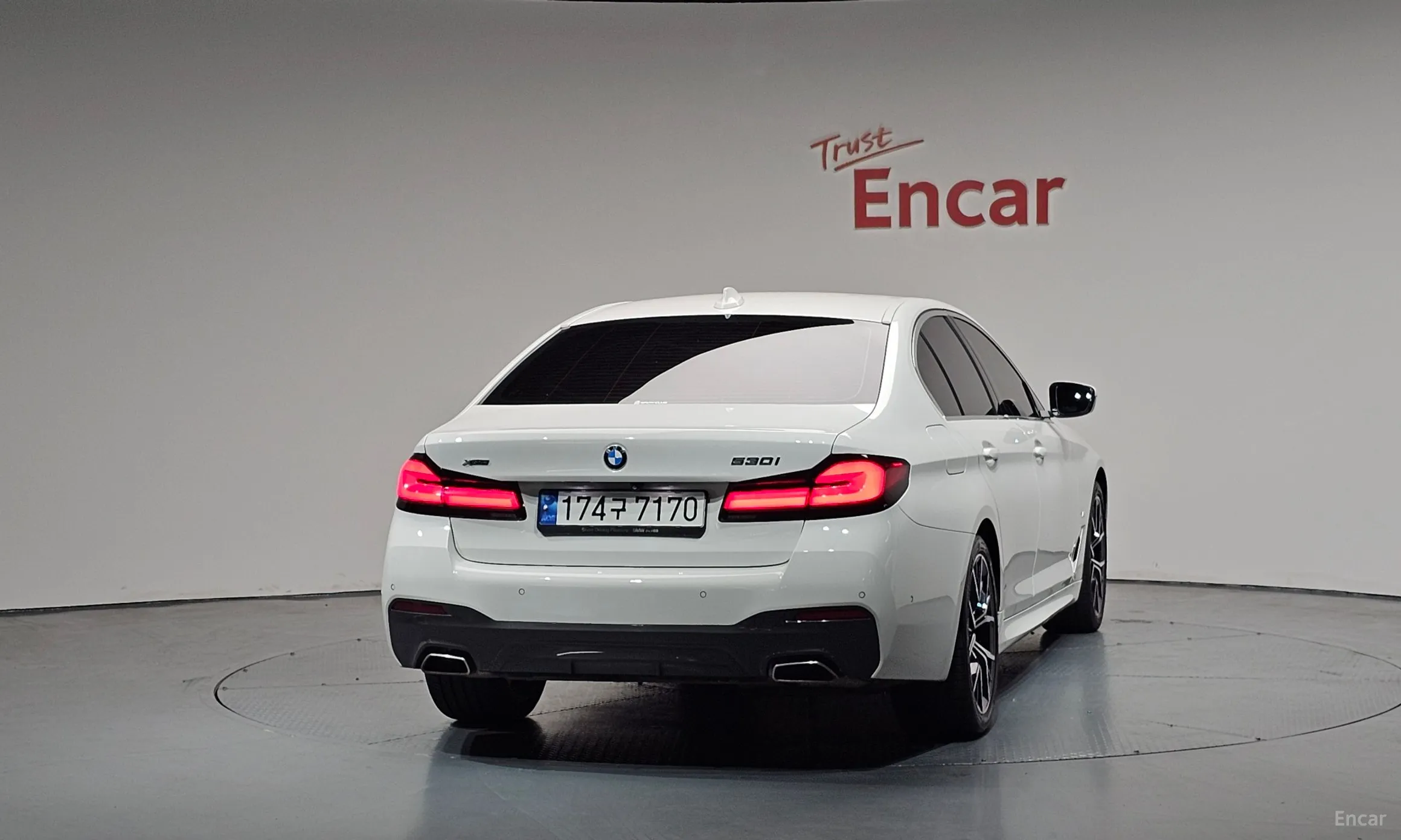 BMW 5 Series (G30) превью 4