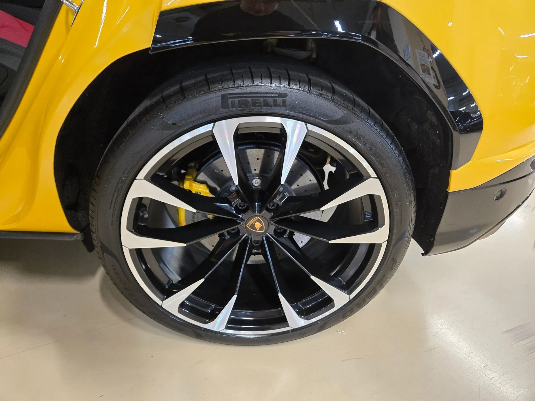 Lamborghini Urus превью 12
