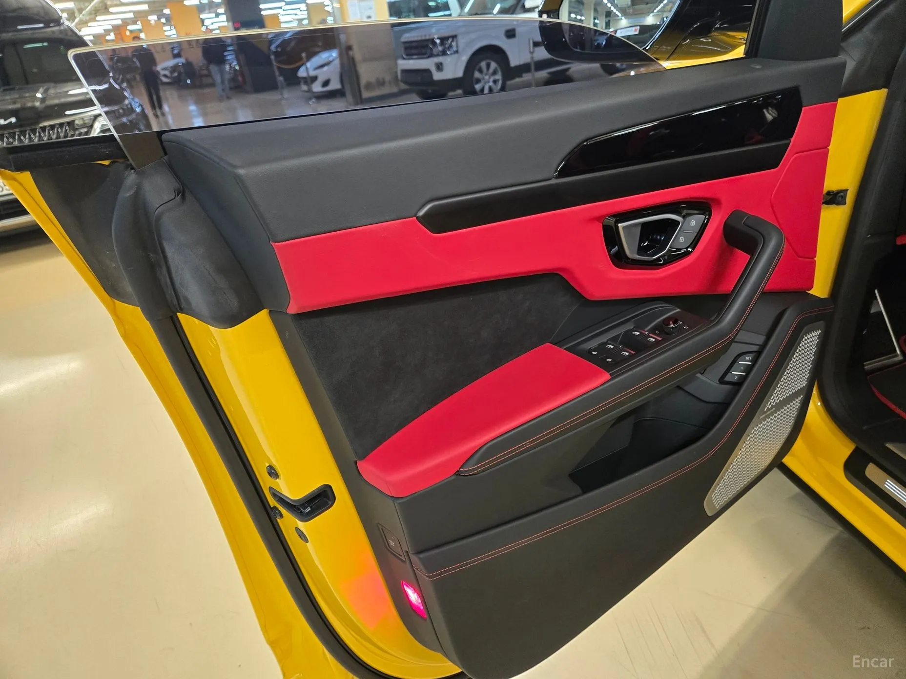Lamborghini Urus превью 14