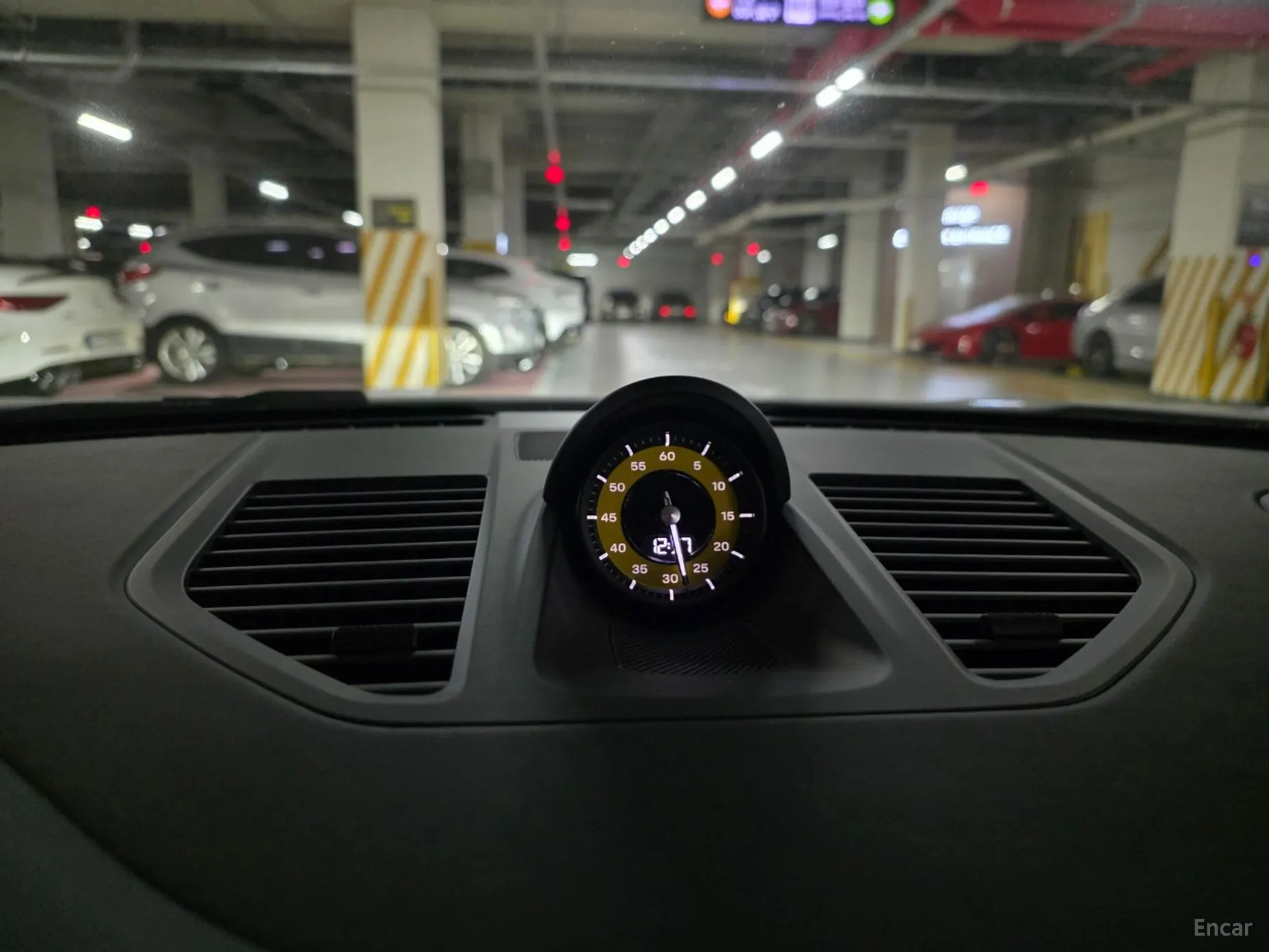Porsche 911 (992) превью 11