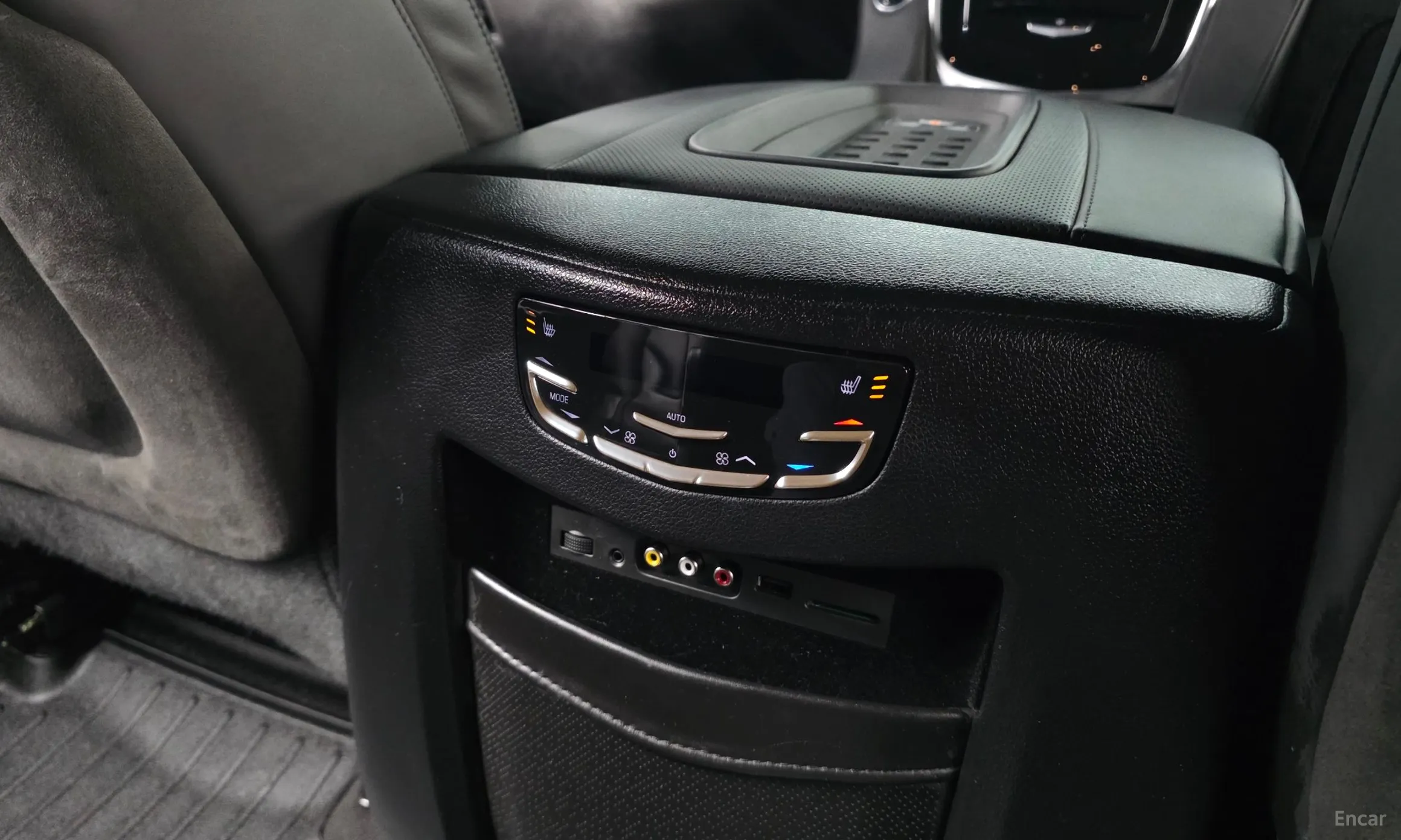 Cadillac Escalade превью 17