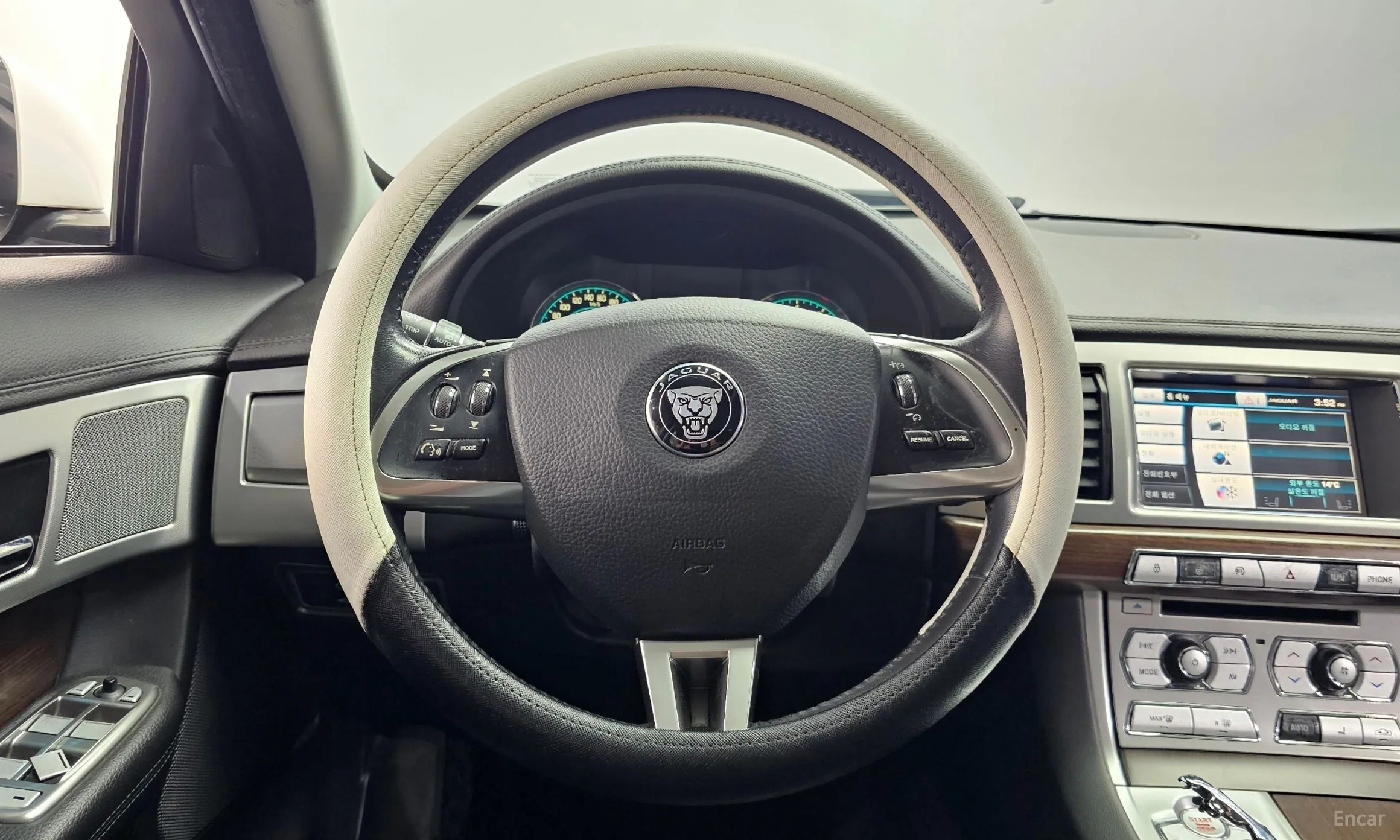 Jaguar New XF превью 13