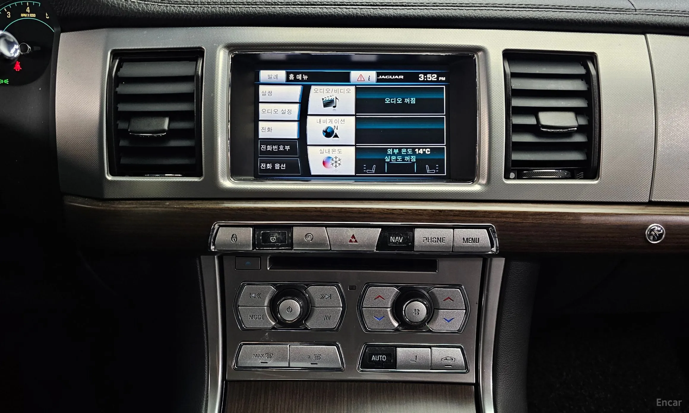 Jaguar New XF превью 14