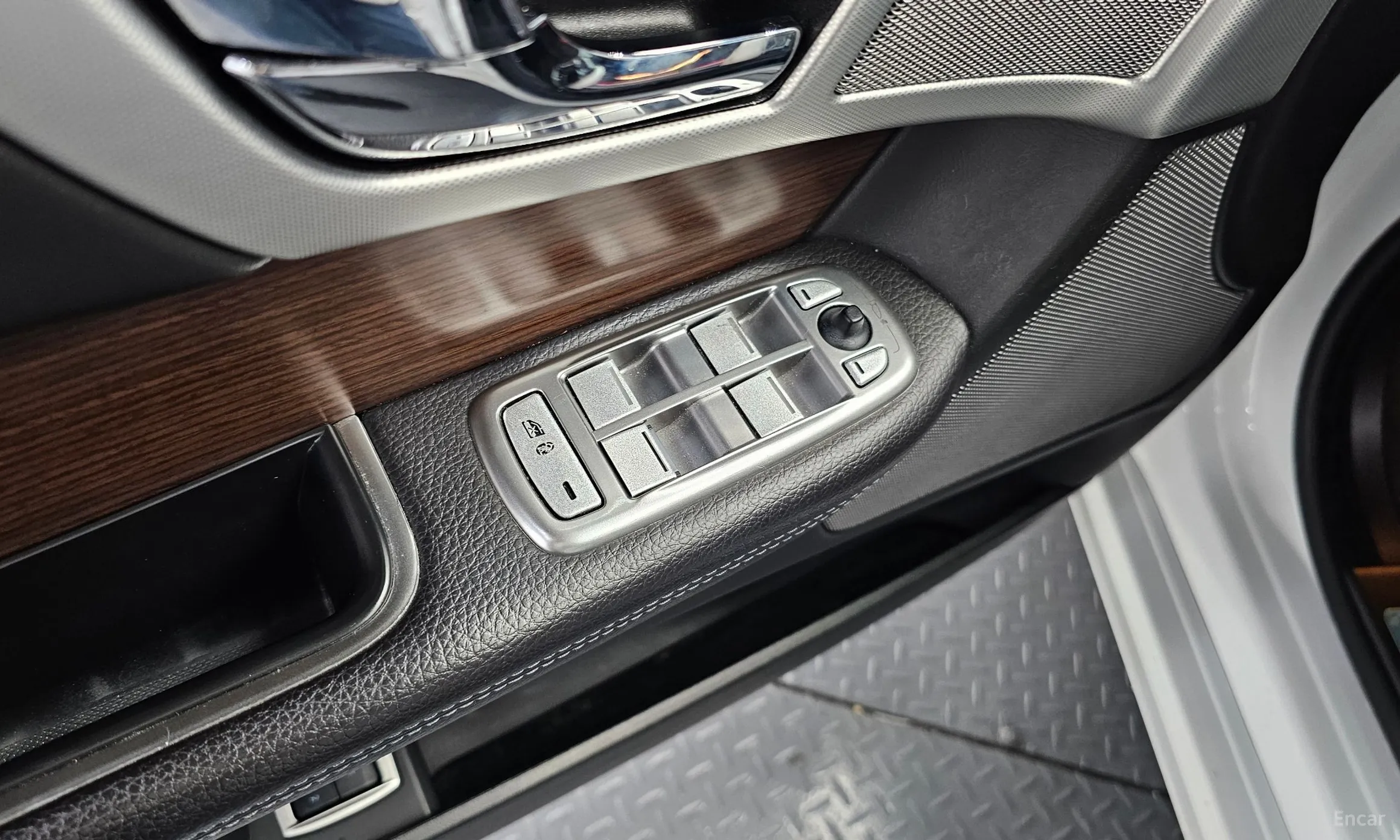 Jaguar New XF превью 18