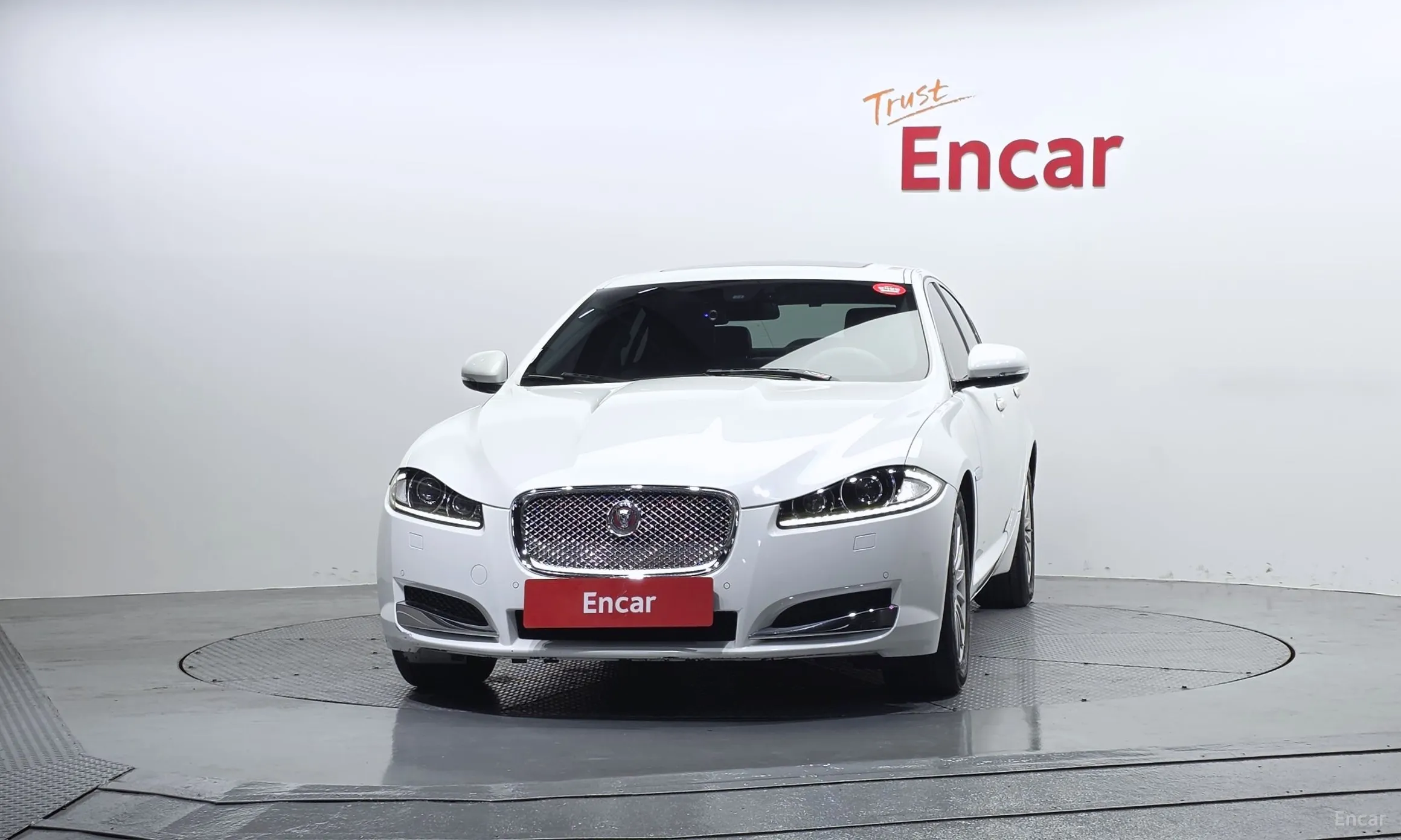 Jaguar New XF превью 3