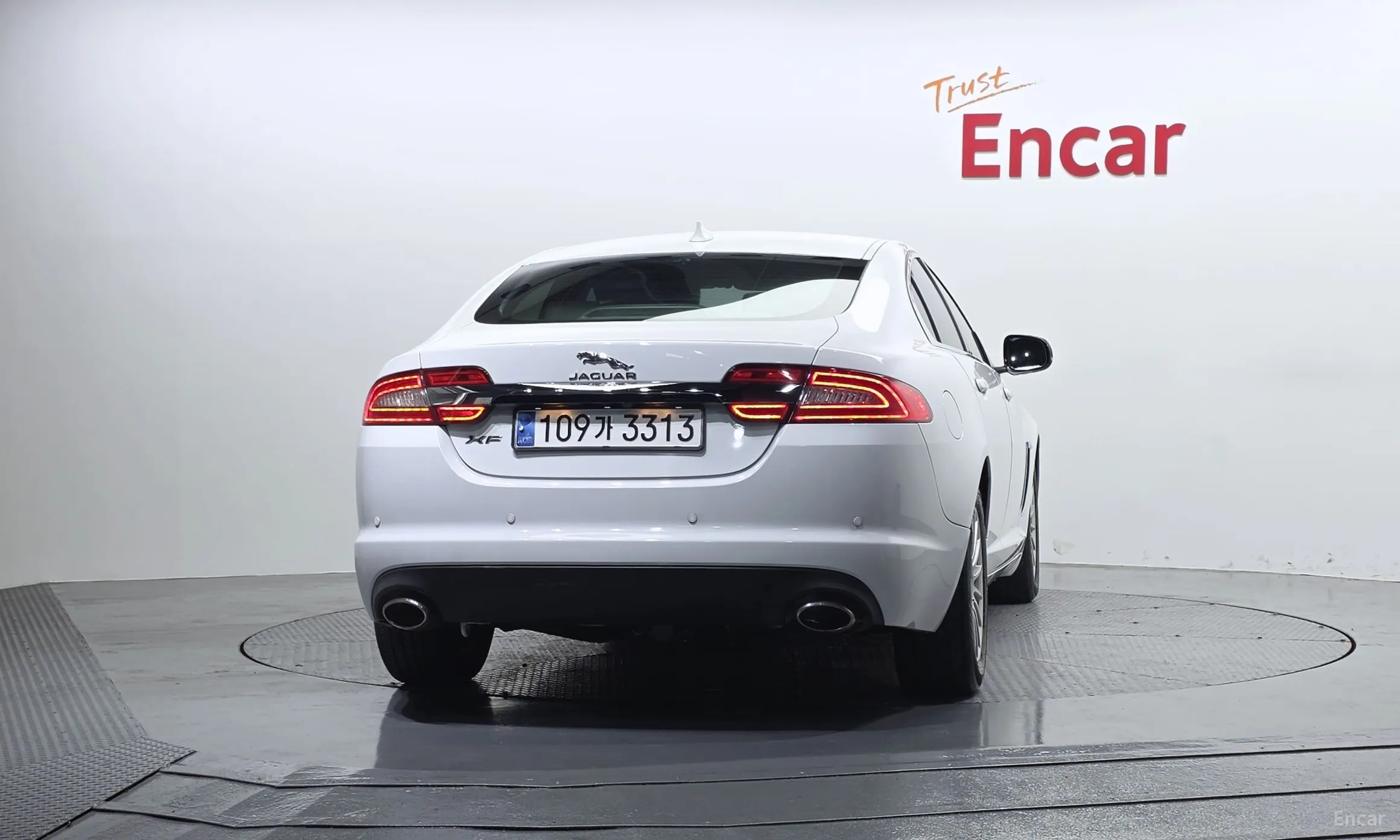 Jaguar New XF превью 4