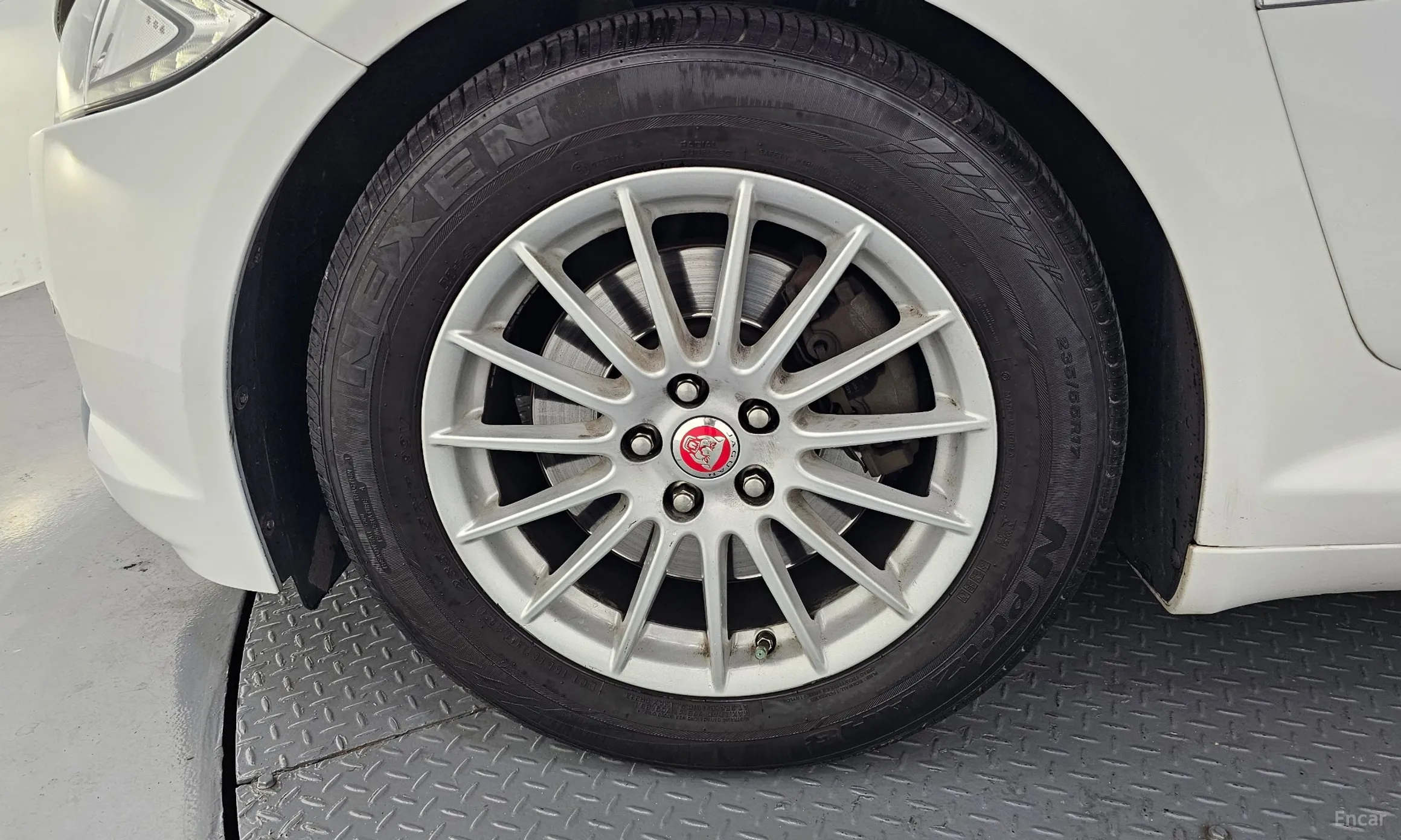 Jaguar New XF превью 5