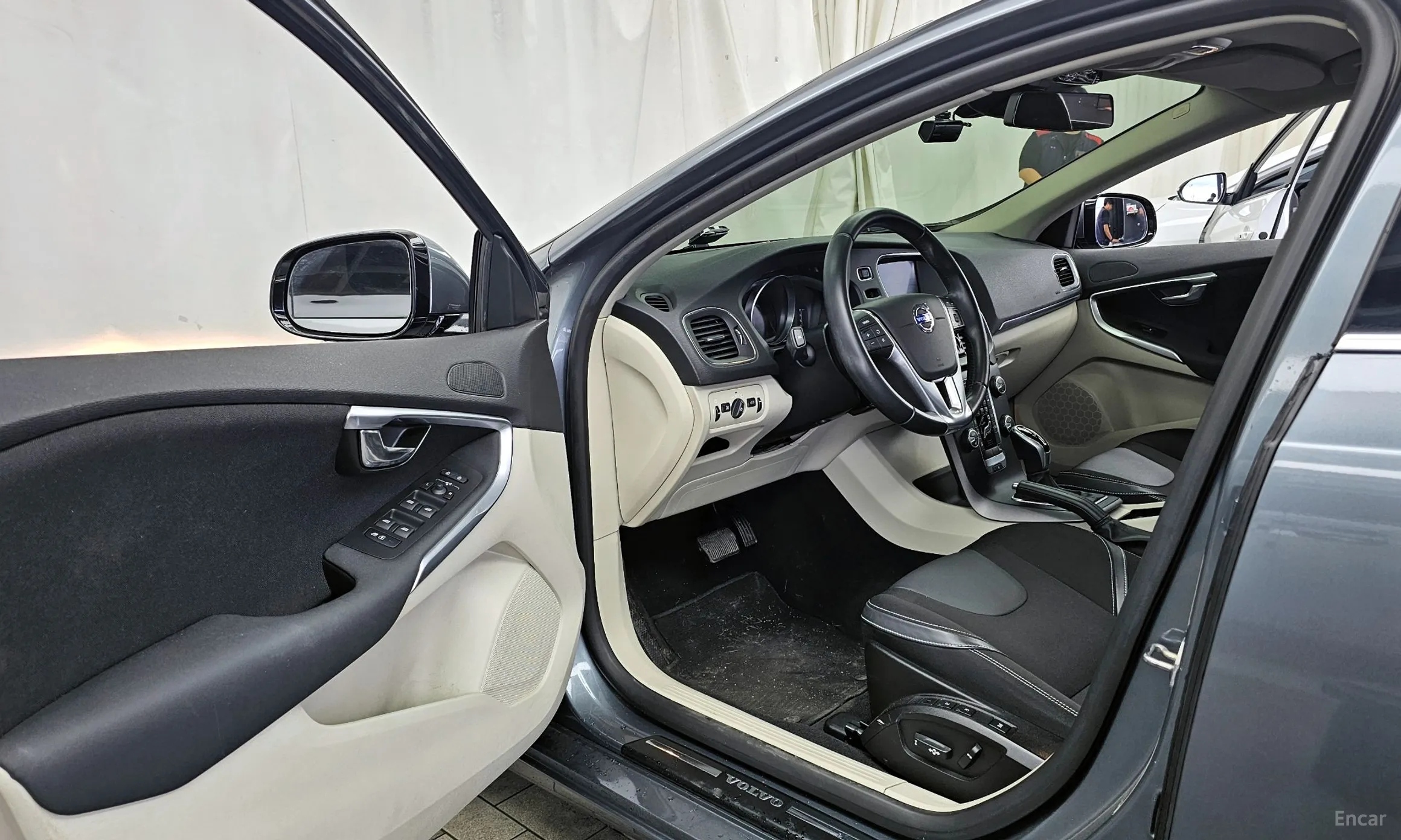 Volvo V40 превью 10