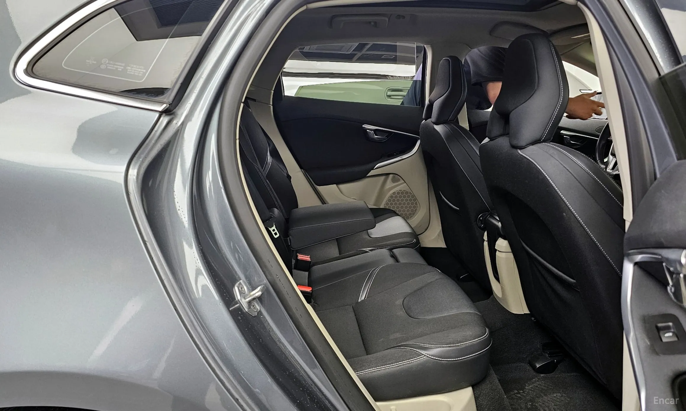Volvo V40 превью 12