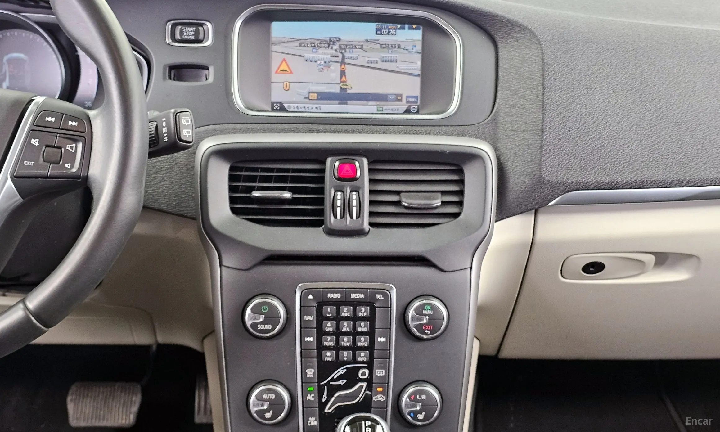 Volvo V40 превью 14