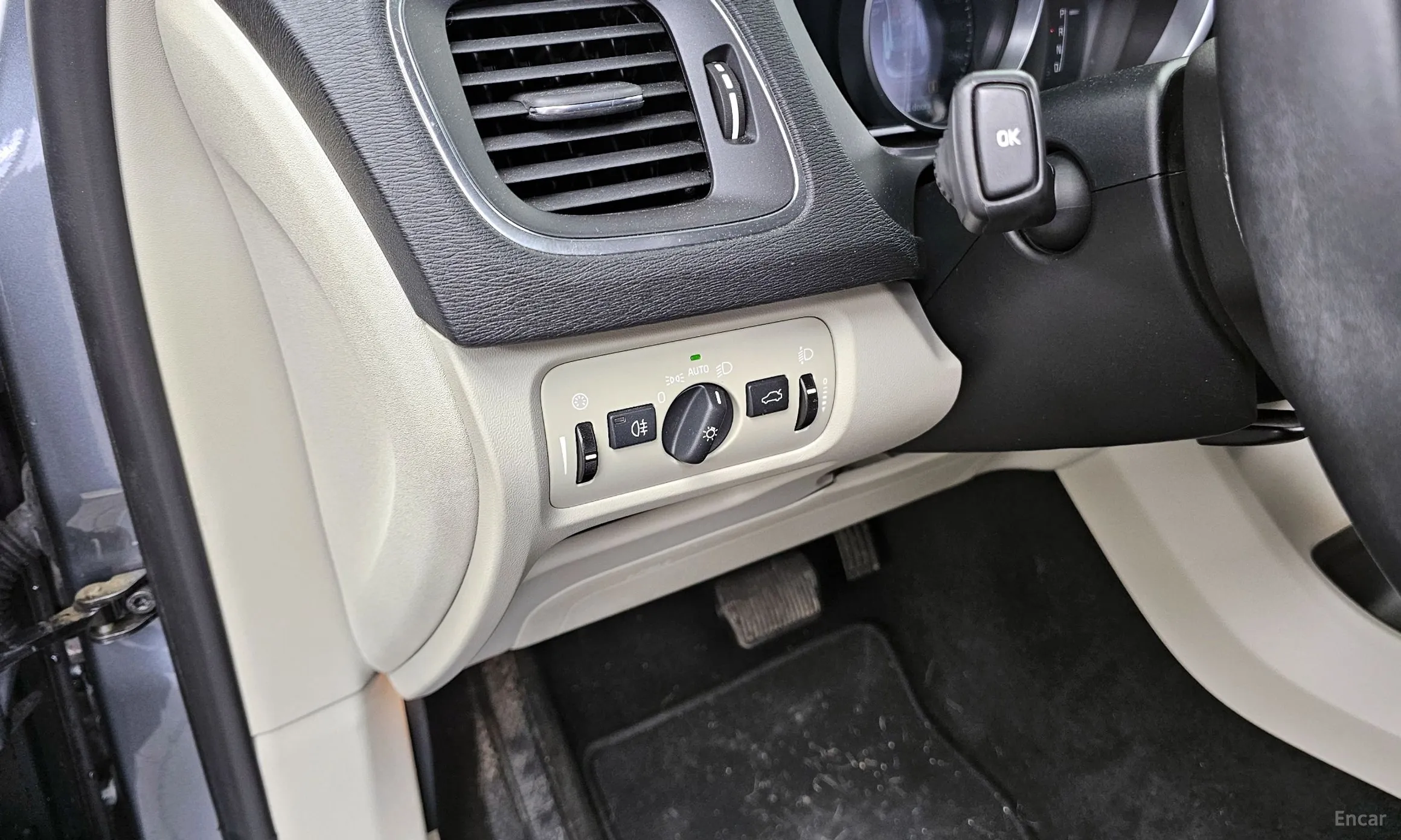 Volvo V40 превью 16