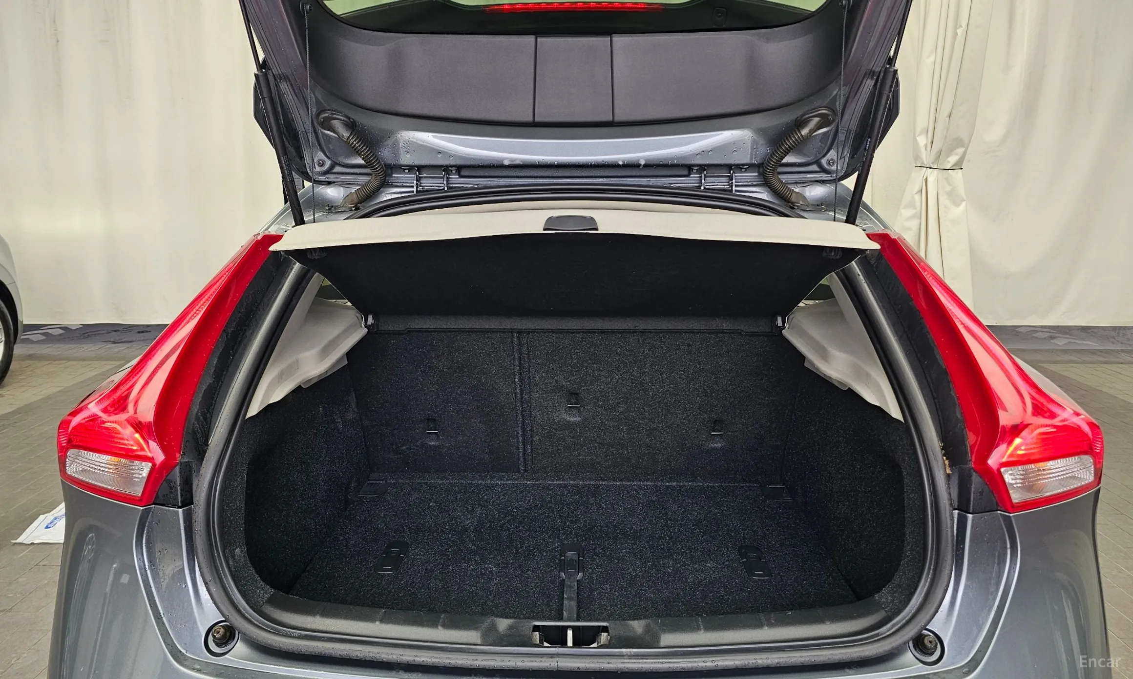 Volvo V40 превью 20