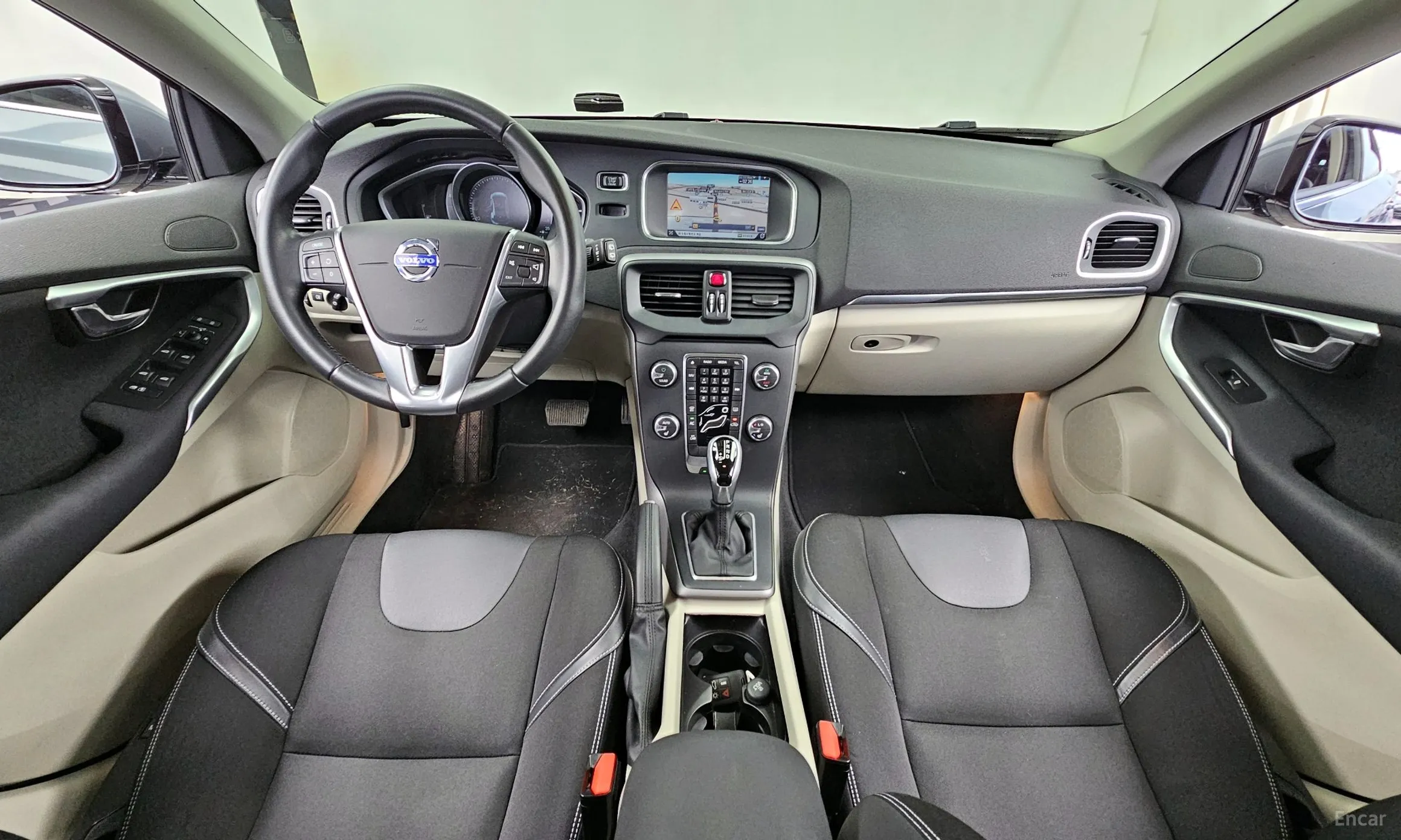 Volvo V40 превью 7
