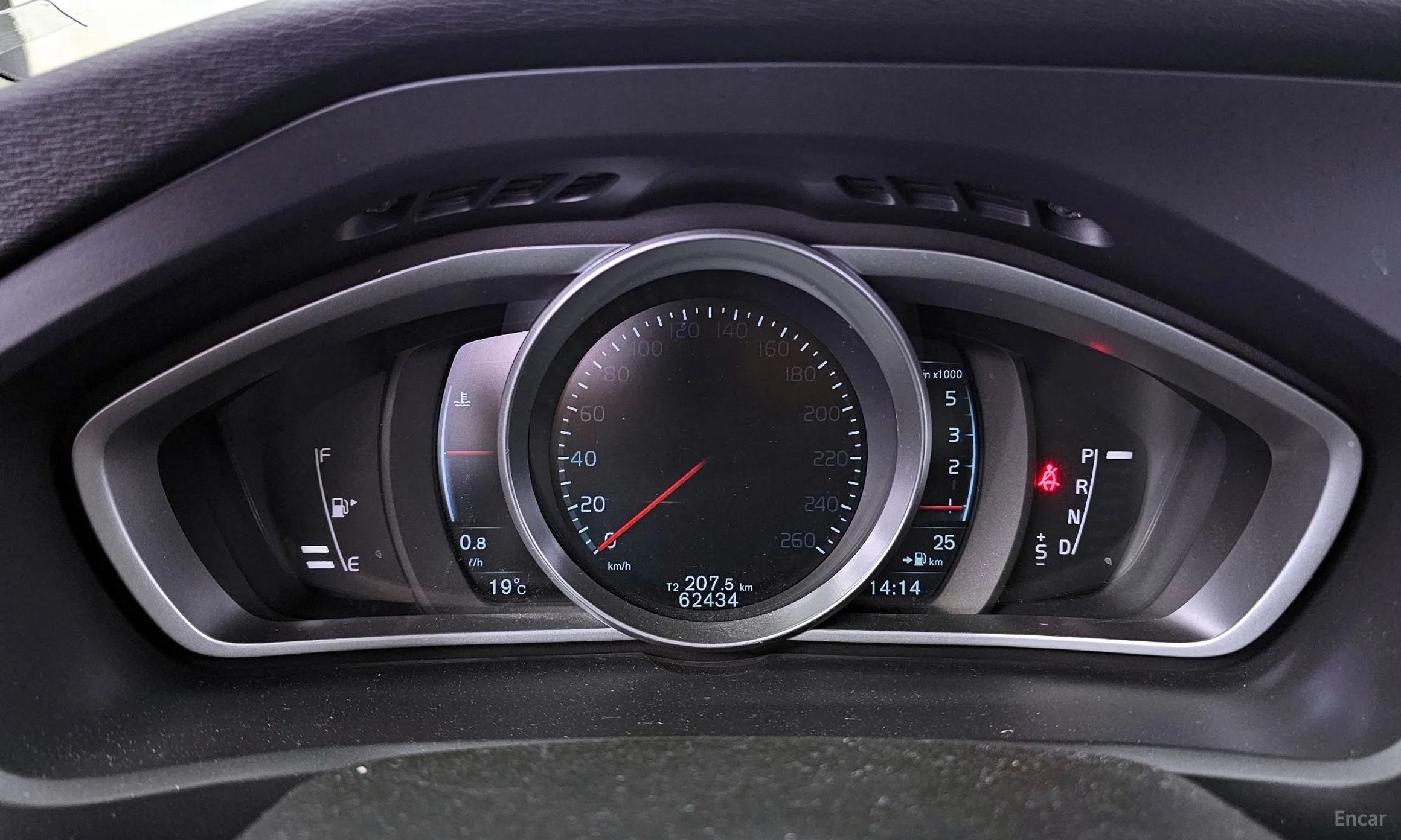 Volvo V40 превью 8