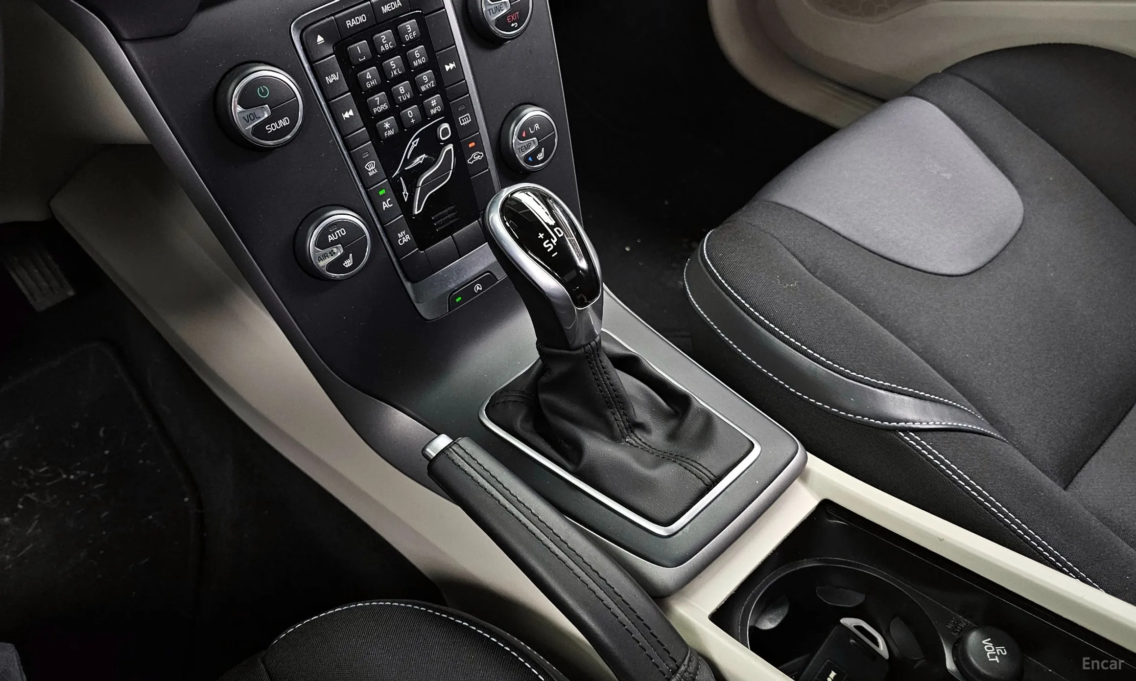 Volvo V40 превью 9