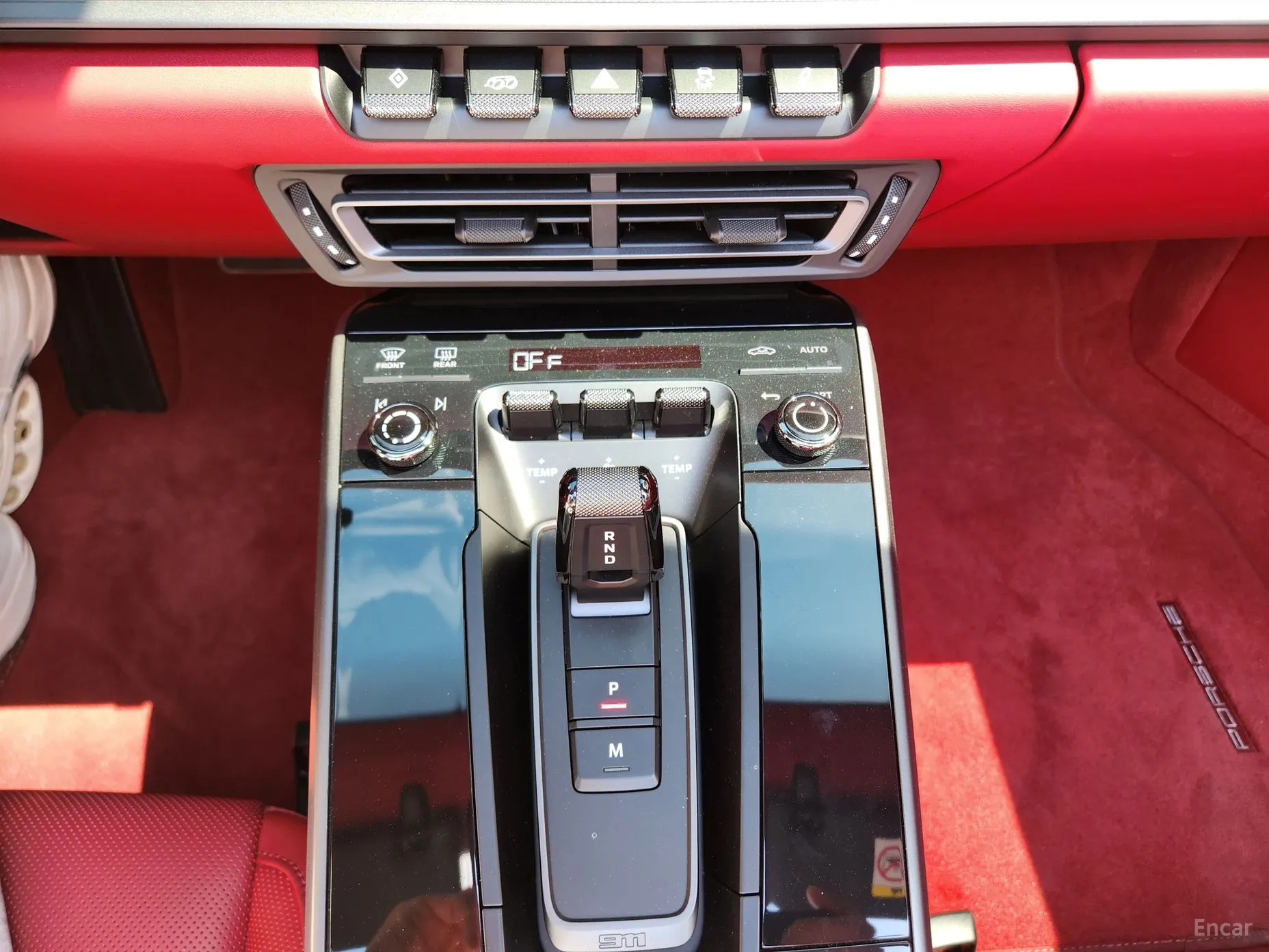 Porsche 911 (992) превью 11