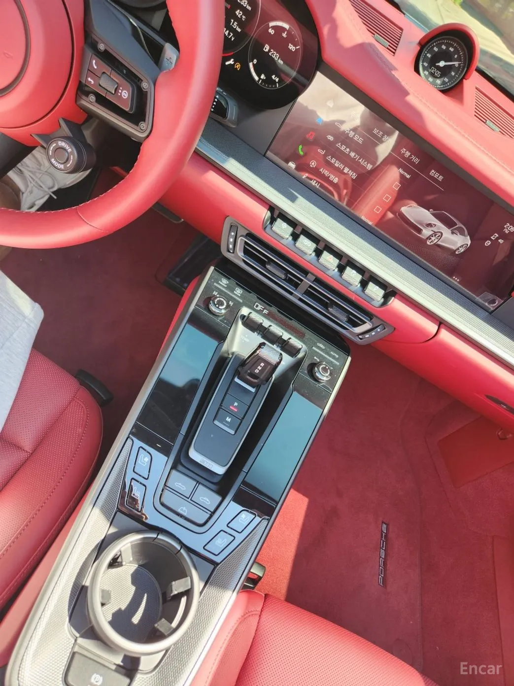 Porsche 911 (992) превью 12
