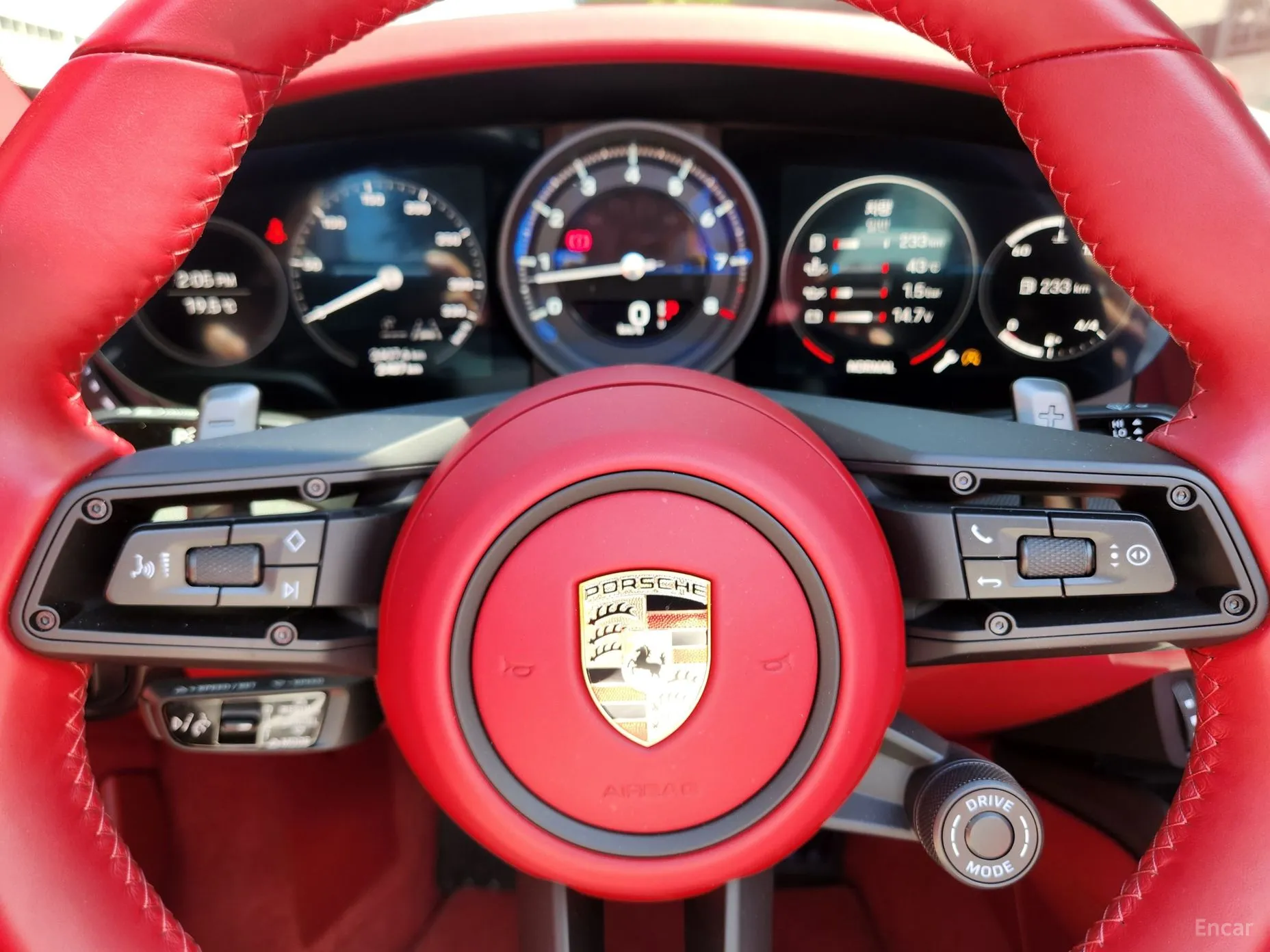 Porsche 911 (992) превью 13