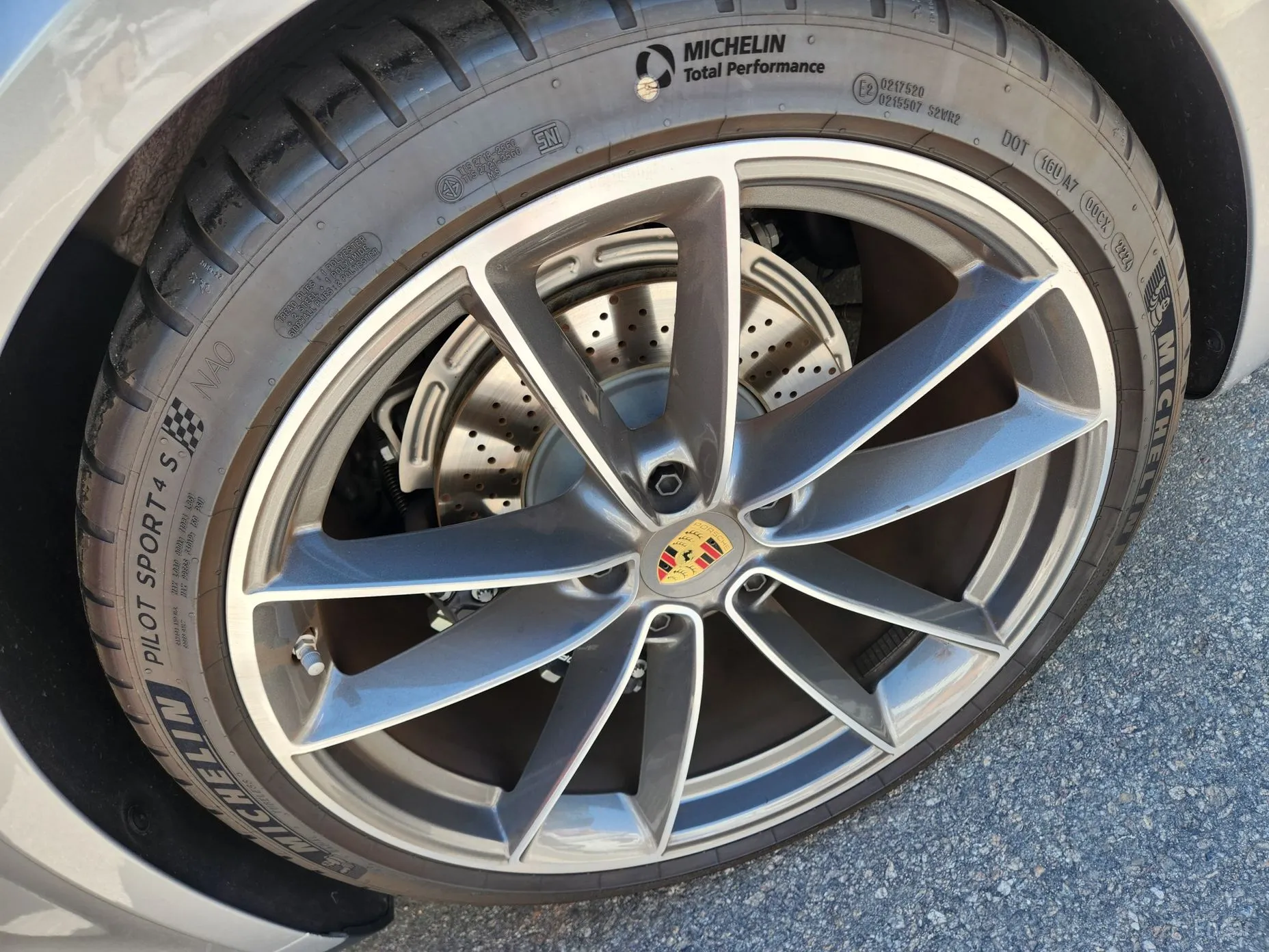Porsche 911 (992) превью 18