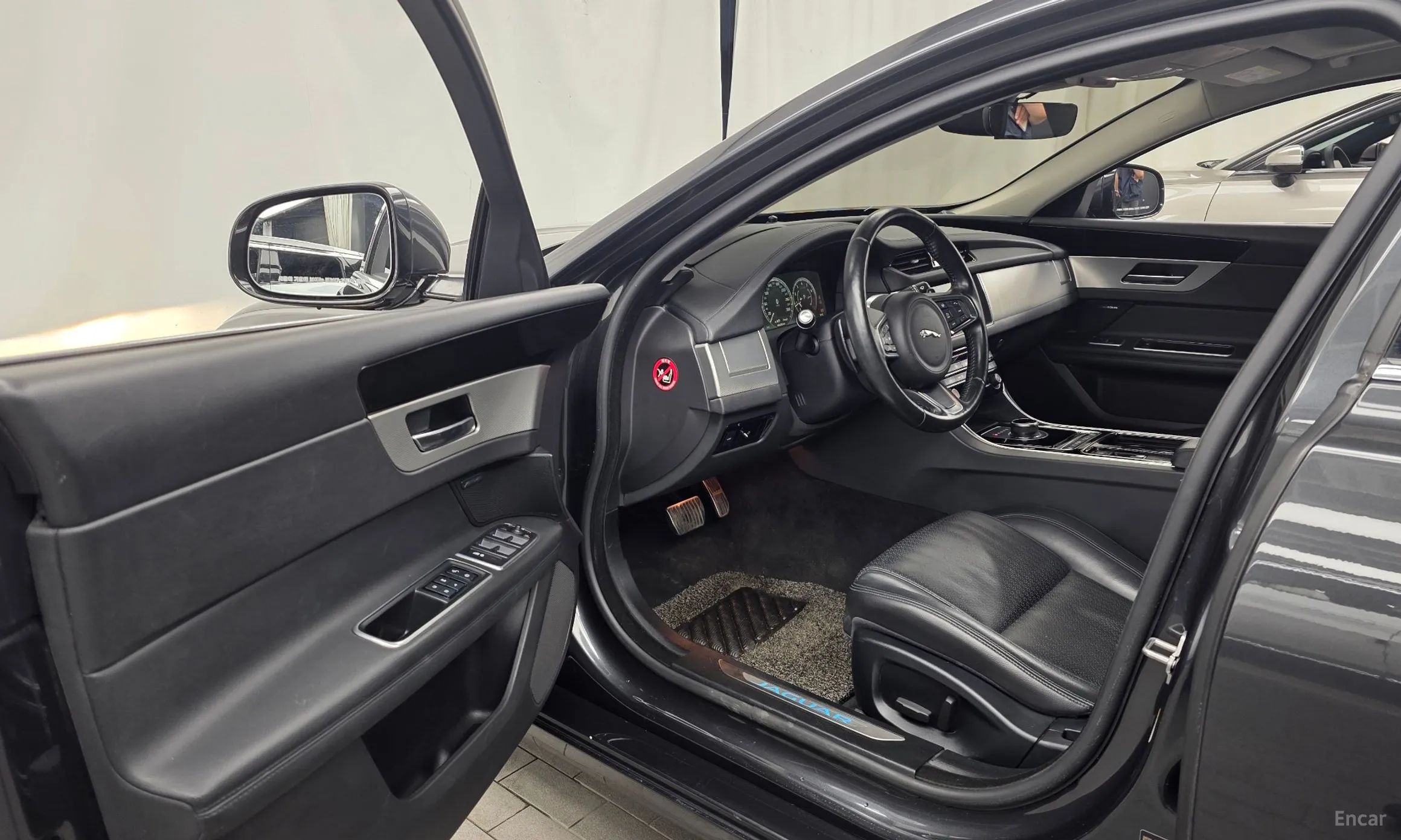 Jaguar XF (x260) превью 10