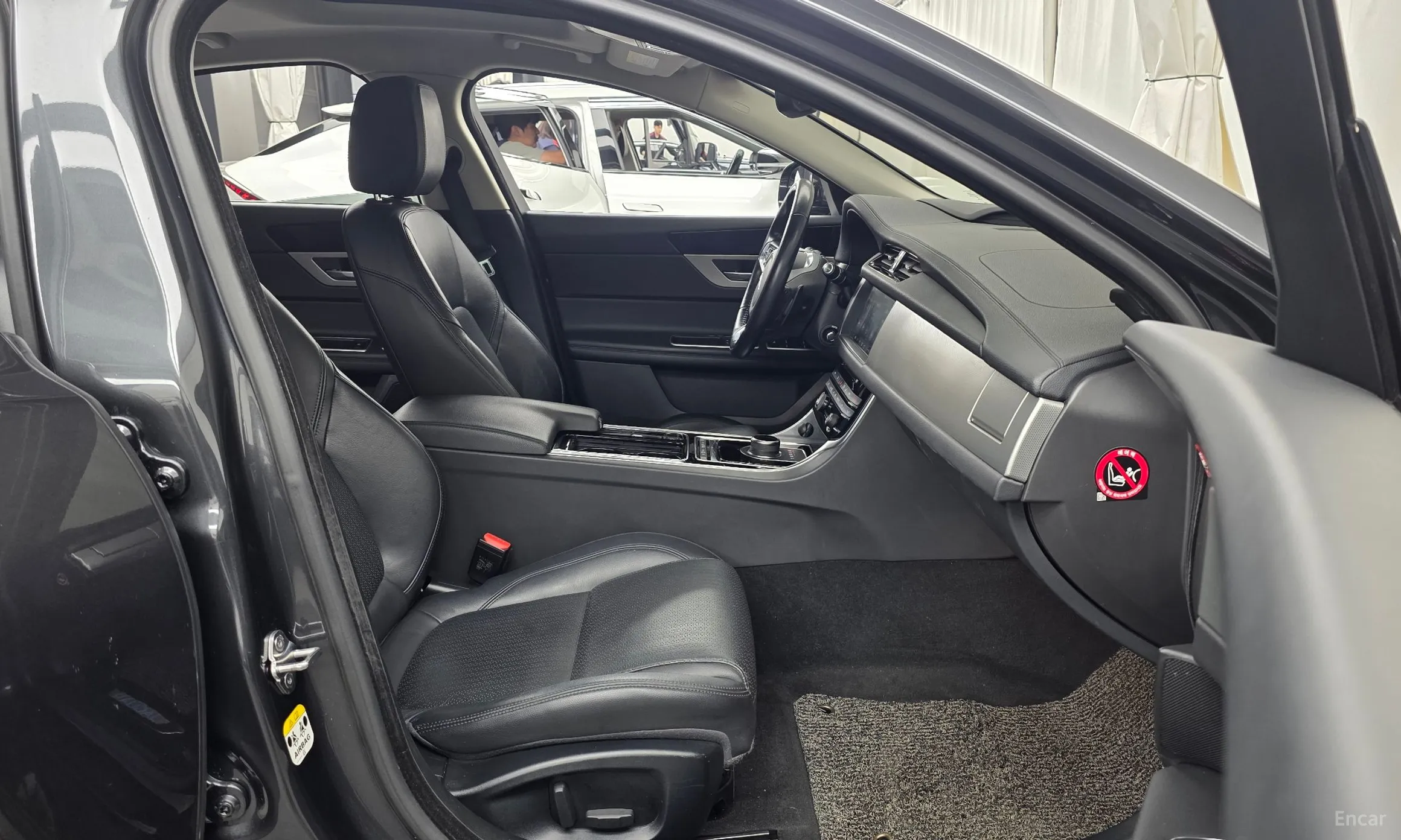 Jaguar XF (x260) превью 11