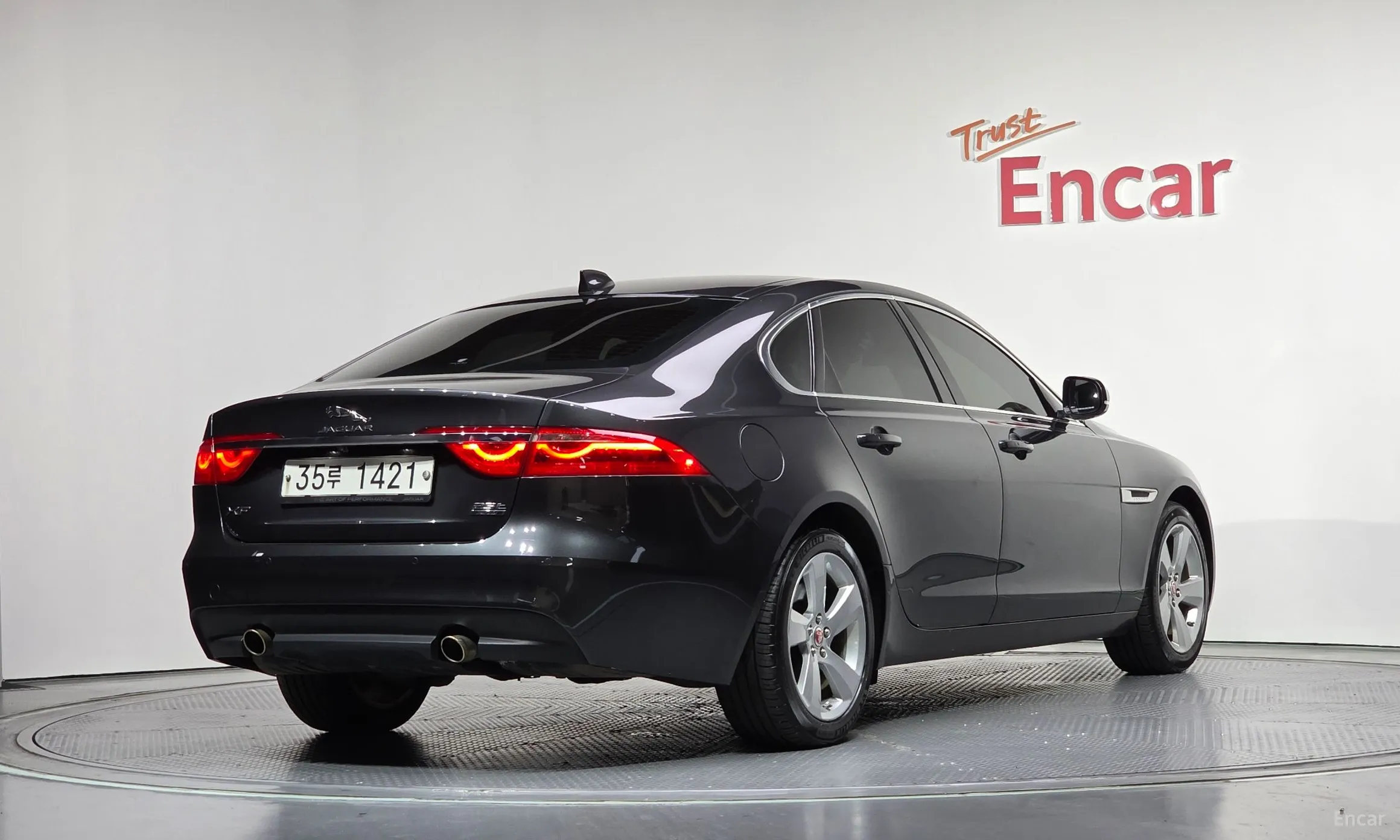 Jaguar XF (x260)