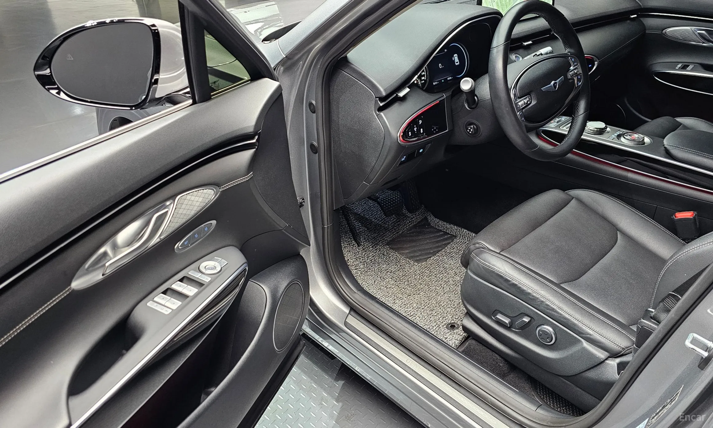 Genesis GV70 превью 10