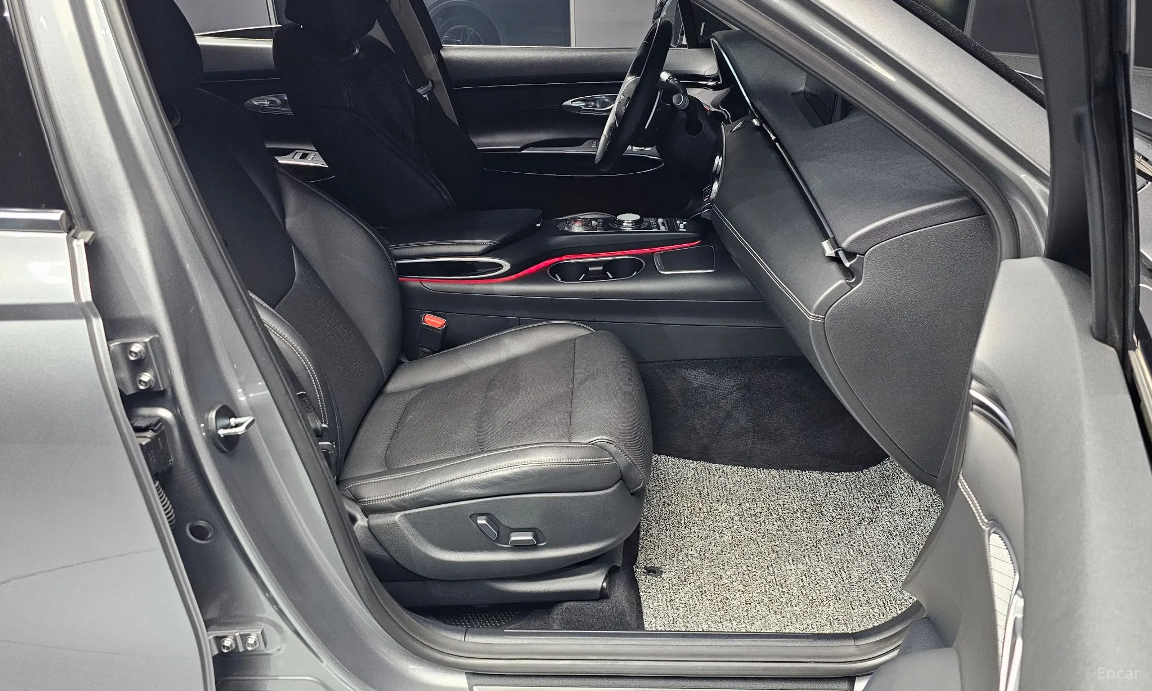 Genesis GV70 превью 11