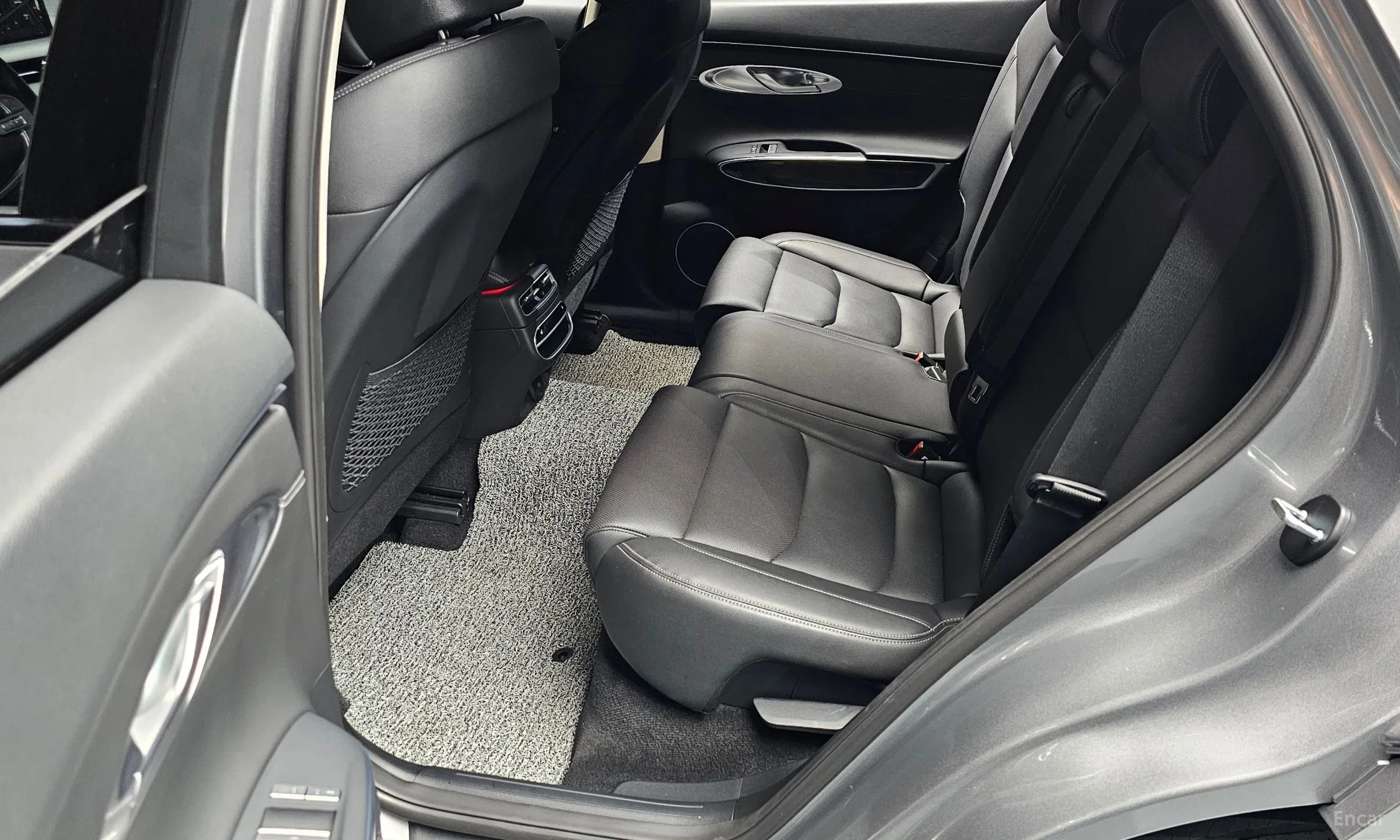Genesis GV70 превью 12