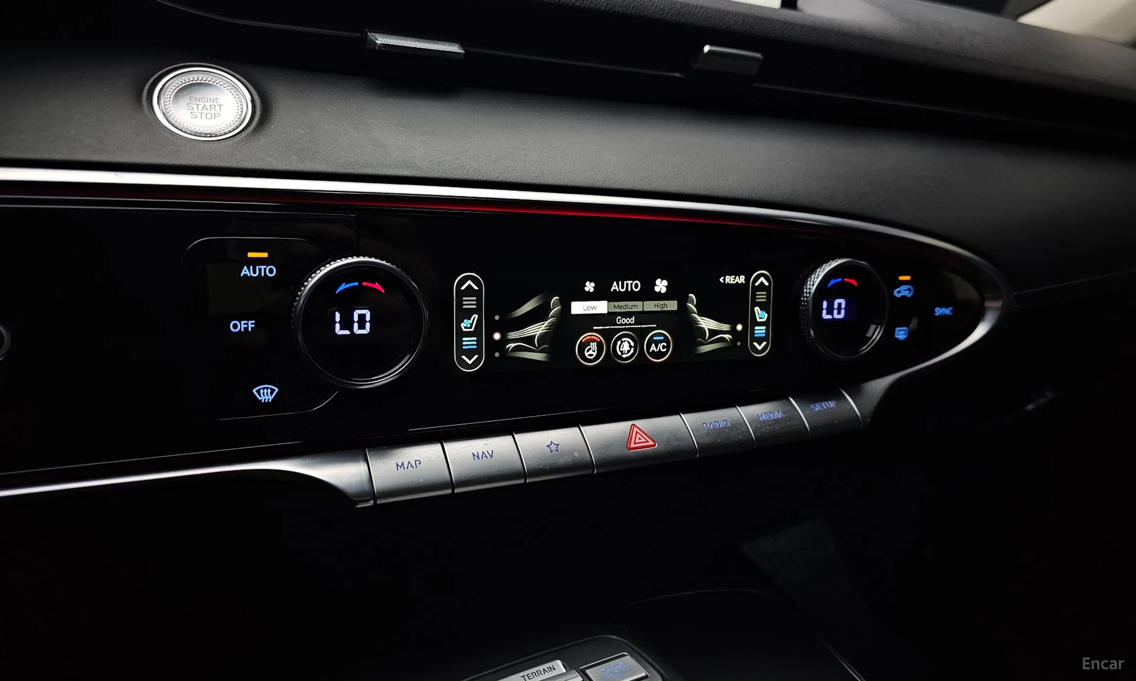 Genesis GV70 превью 17