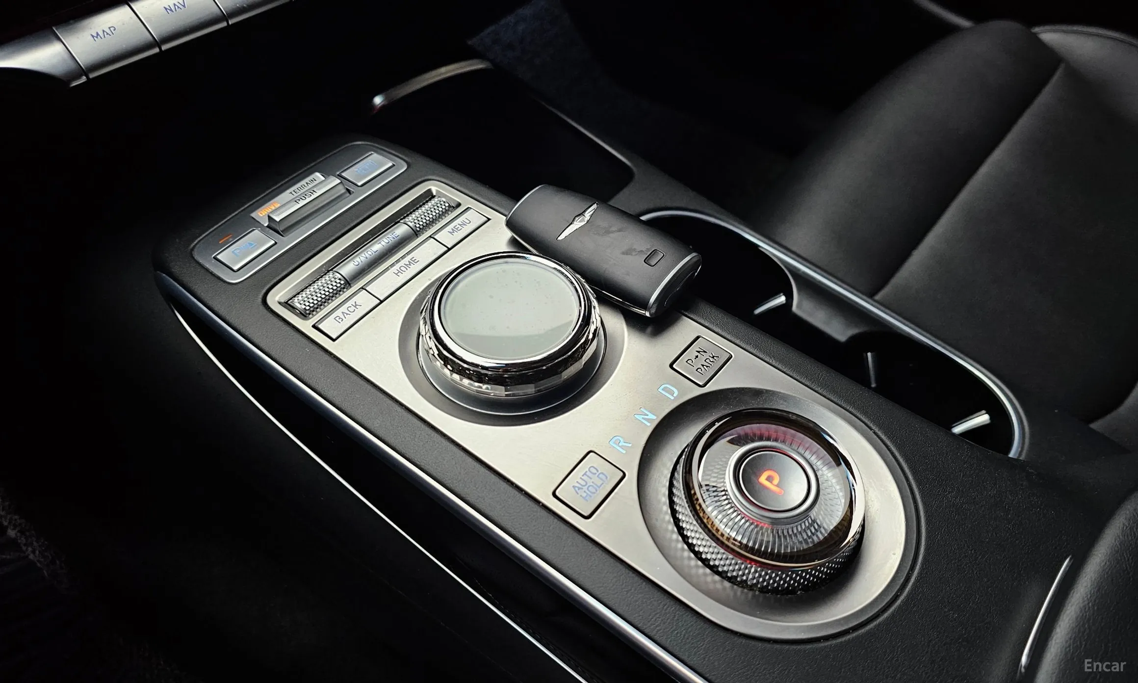 Genesis GV70 превью 9